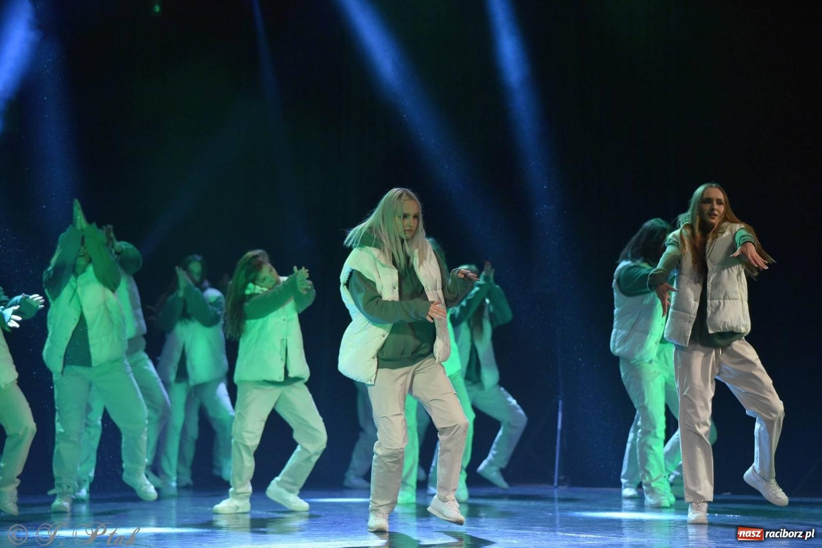 Zdjęcie w galerii na portalu naszraciborz.pl: Wielkie show w RCK-u. XII Gala Zespołu Tanecznego SKAZA [FOTO i WIDEO] wiadomości z regionu