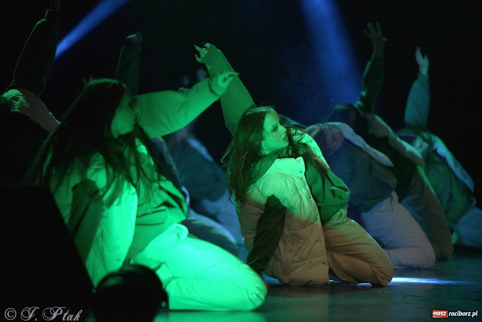 Zdjęcie w galerii na portalu naszraciborz.pl: Wielkie show w RCK-u. XII Gala Zespołu Tanecznego SKAZA [FOTO i WIDEO] wiadomości z regionu