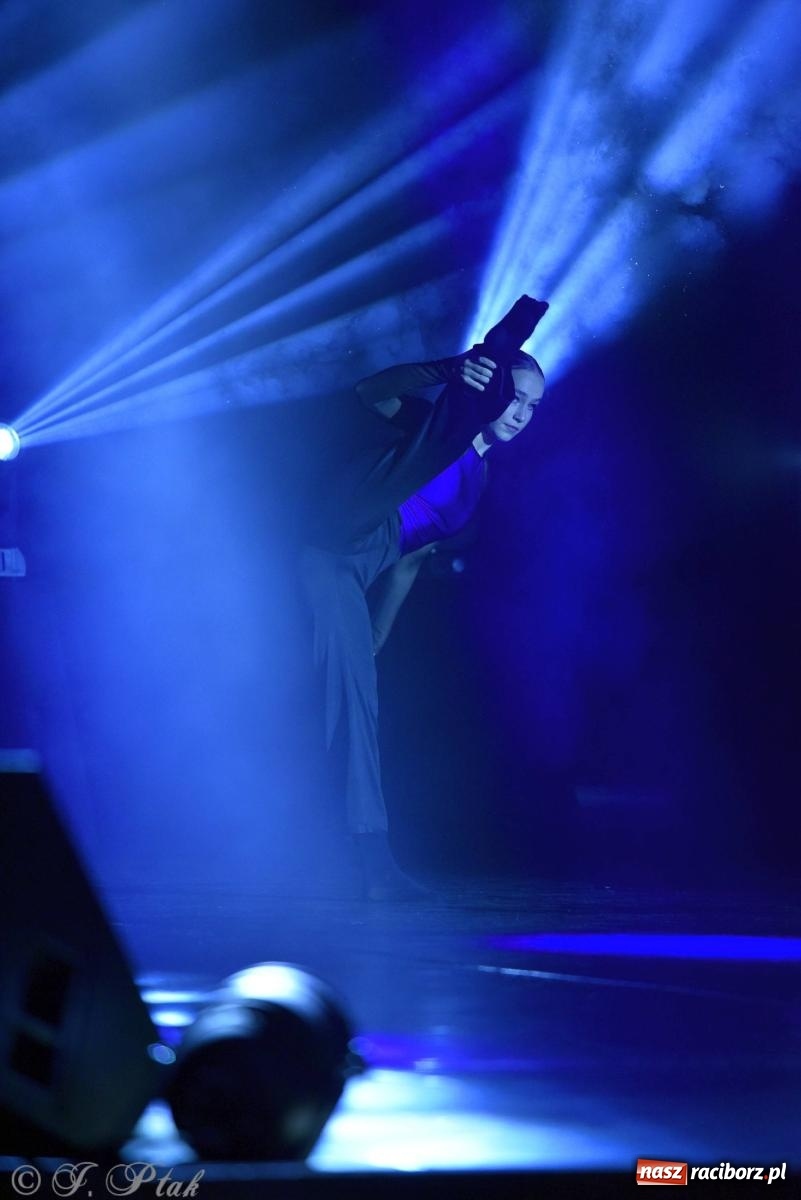 Zdjęcie w galerii na portalu naszraciborz.pl: Wielkie show w RCK-u. XII Gala Zespołu Tanecznego SKAZA [FOTO i WIDEO] wiadomości z regionu