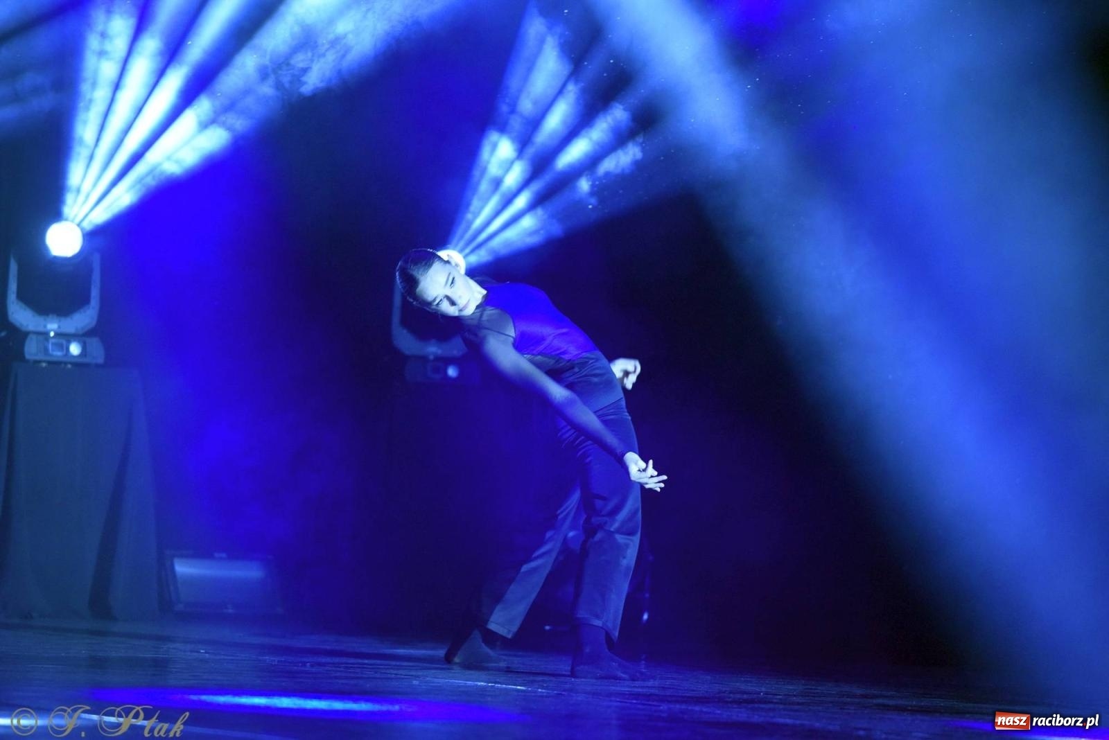 Zdjęcie w galerii na portalu naszraciborz.pl: Wielkie show w RCK-u. XII Gala Zespołu Tanecznego SKAZA [FOTO i WIDEO] wiadomości z regionu