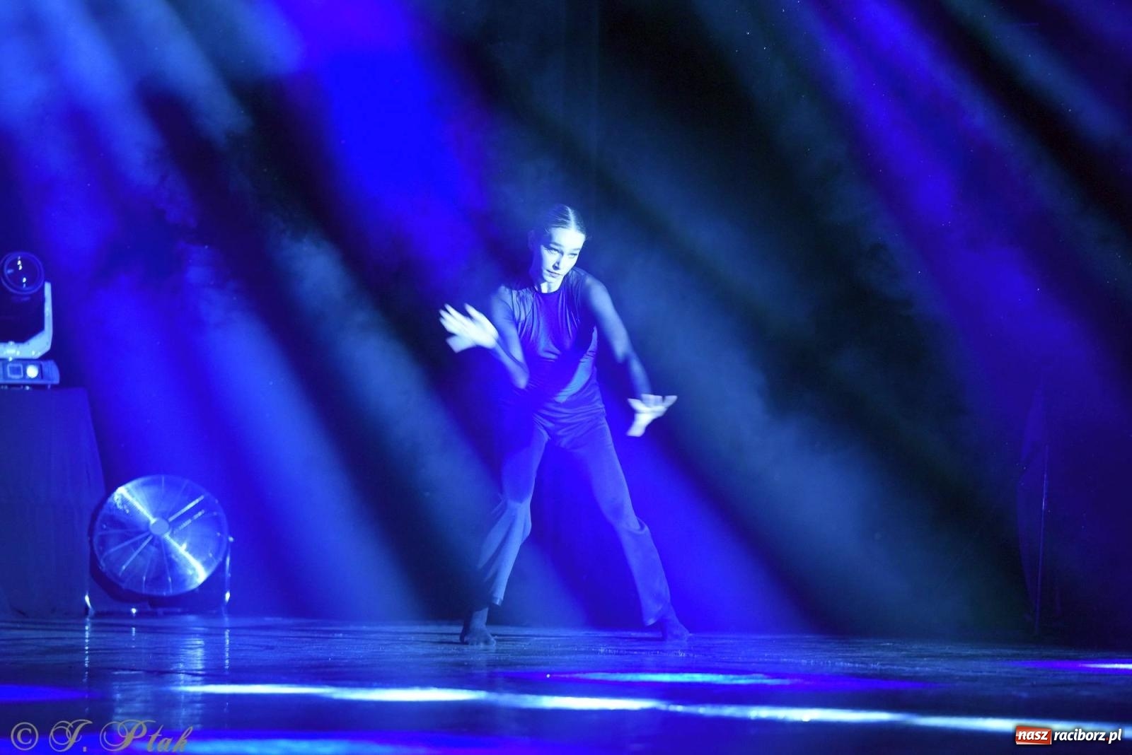 Zdjęcie w galerii na portalu naszraciborz.pl: Wielkie show w RCK-u. XII Gala Zespołu Tanecznego SKAZA [FOTO i WIDEO] wiadomości z regionu