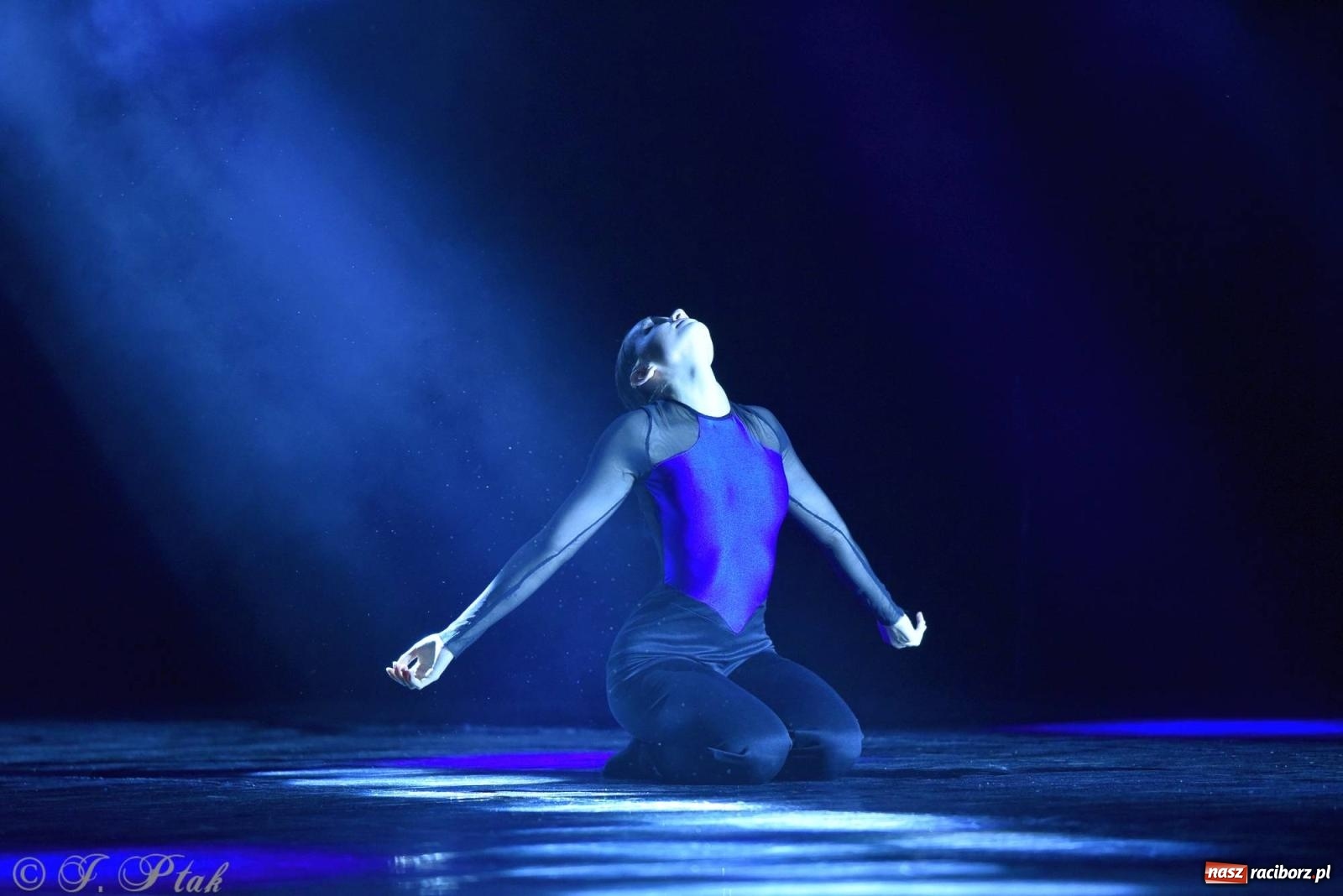 Zdjęcie w galerii na portalu naszraciborz.pl: Wielkie show w RCK-u. XII Gala Zespołu Tanecznego SKAZA [FOTO i WIDEO] wiadomości z regionu