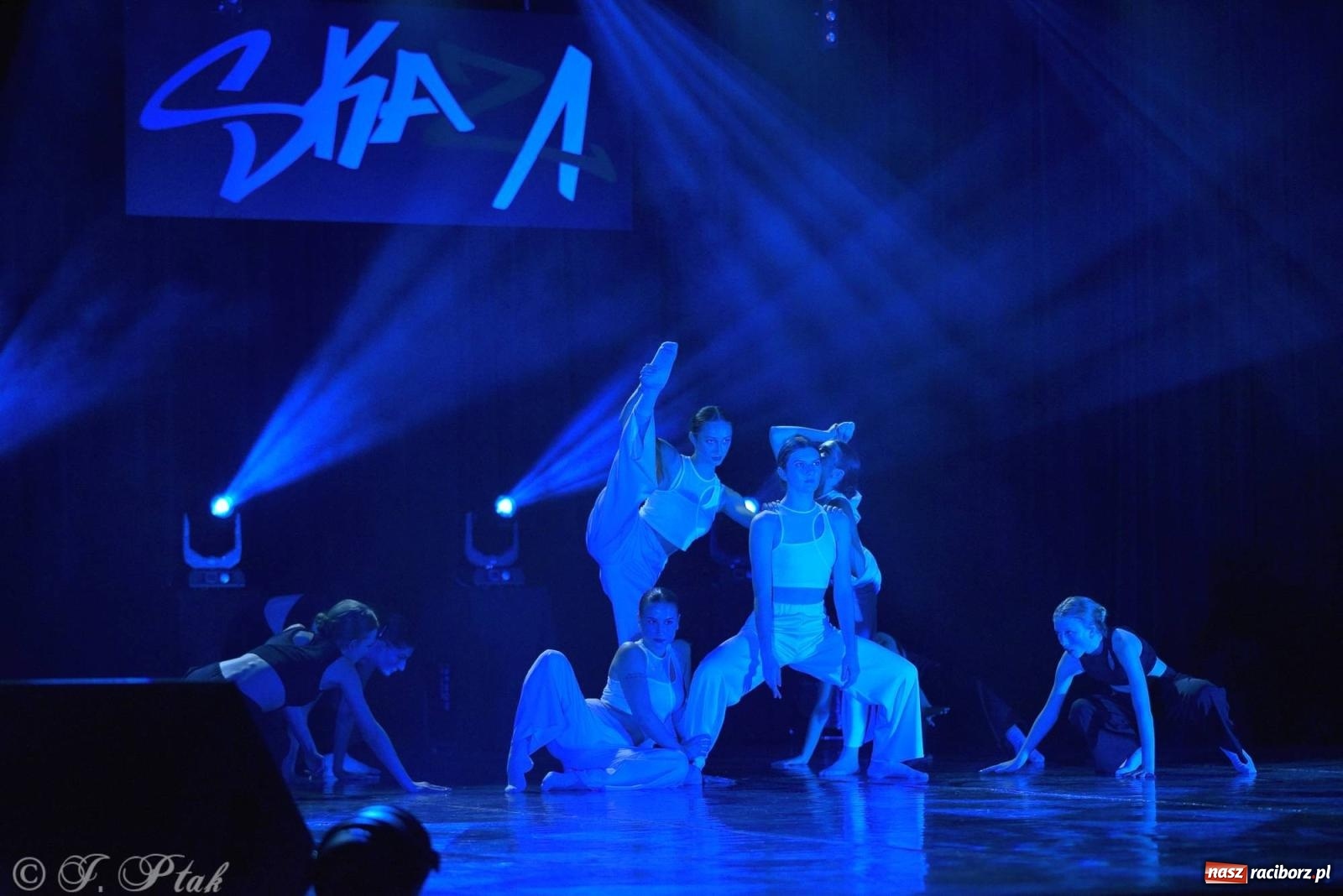 Zdjęcie w galerii na portalu naszraciborz.pl: Wielkie show w RCK-u. XII Gala Zespołu Tanecznego SKAZA [FOTO i WIDEO] wiadomości z regionu