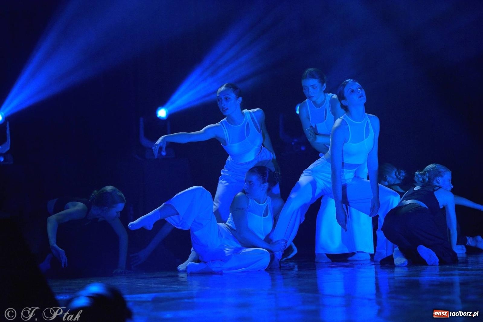 Zdjęcie w galerii na portalu naszraciborz.pl: Wielkie show w RCK-u. XII Gala Zespołu Tanecznego SKAZA [FOTO i WIDEO] wiadomości z regionu