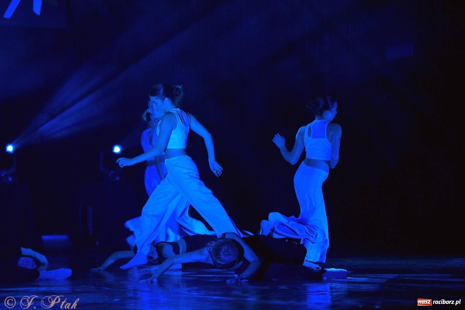 Zdjęcie w galerii na portalu naszraciborz.pl: Wielkie show w RCK-u. XII Gala Zespołu Tanecznego SKAZA [FOTO i WIDEO] wiadomości z regionu