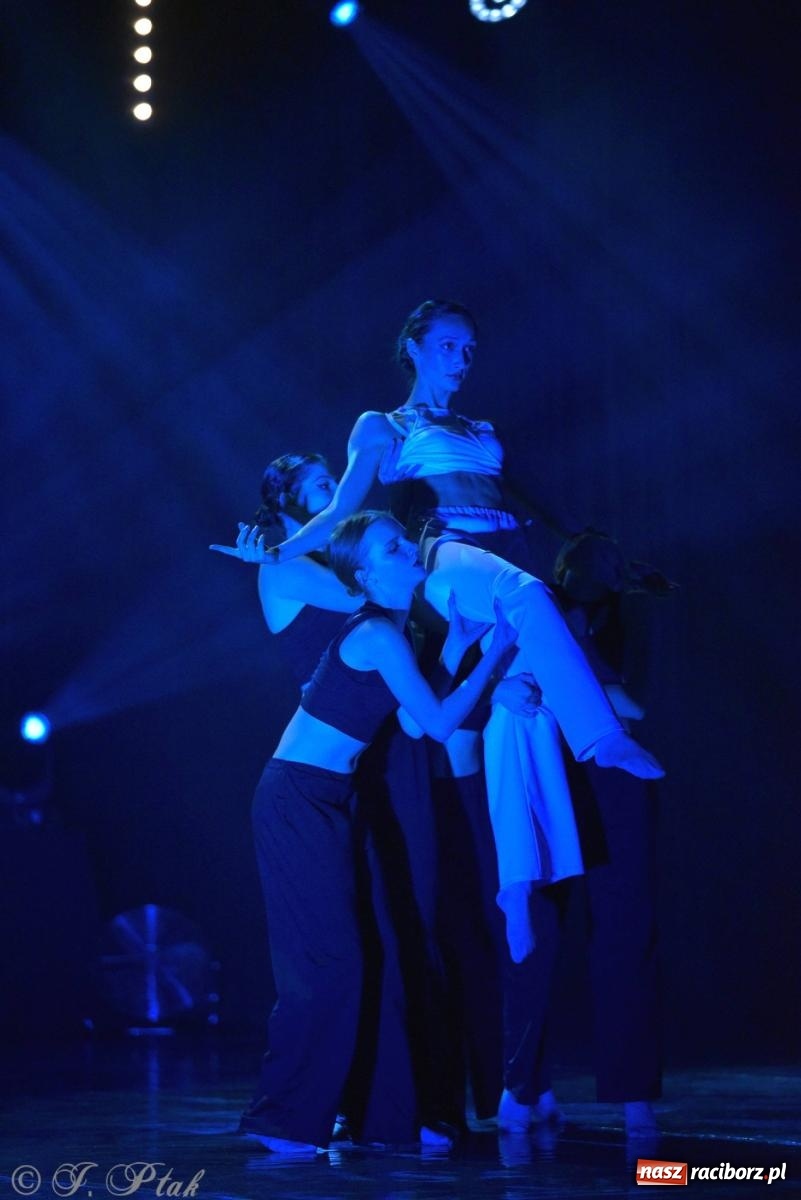 Zdjęcie w galerii na portalu naszraciborz.pl: Wielkie show w RCK-u. XII Gala Zespołu Tanecznego SKAZA [FOTO i WIDEO] wiadomości z regionu
