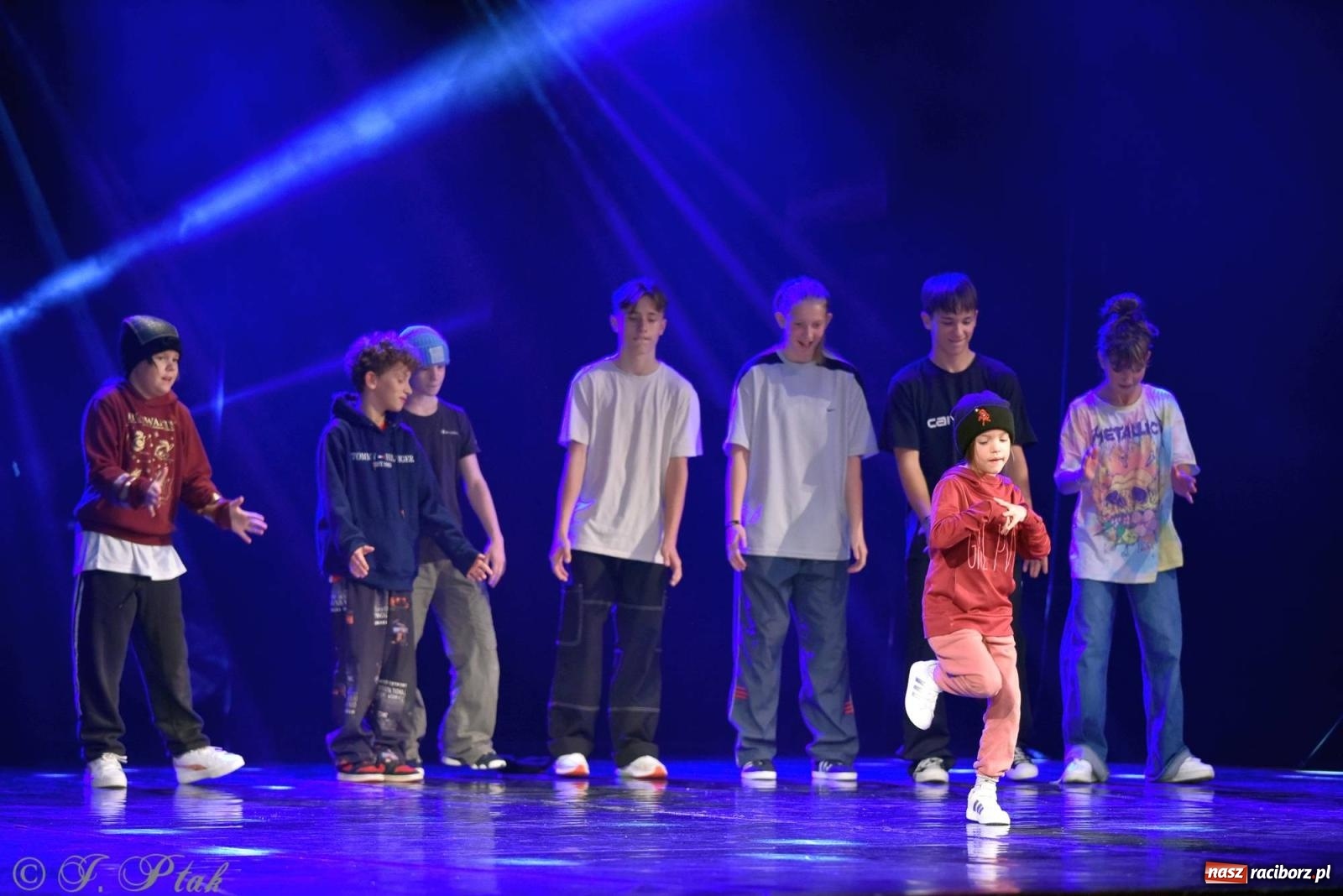 Zdjęcie w galerii na portalu naszraciborz.pl: Wielkie show w RCK-u. XII Gala Zespołu Tanecznego SKAZA [FOTO i WIDEO] wiadomości z regionu