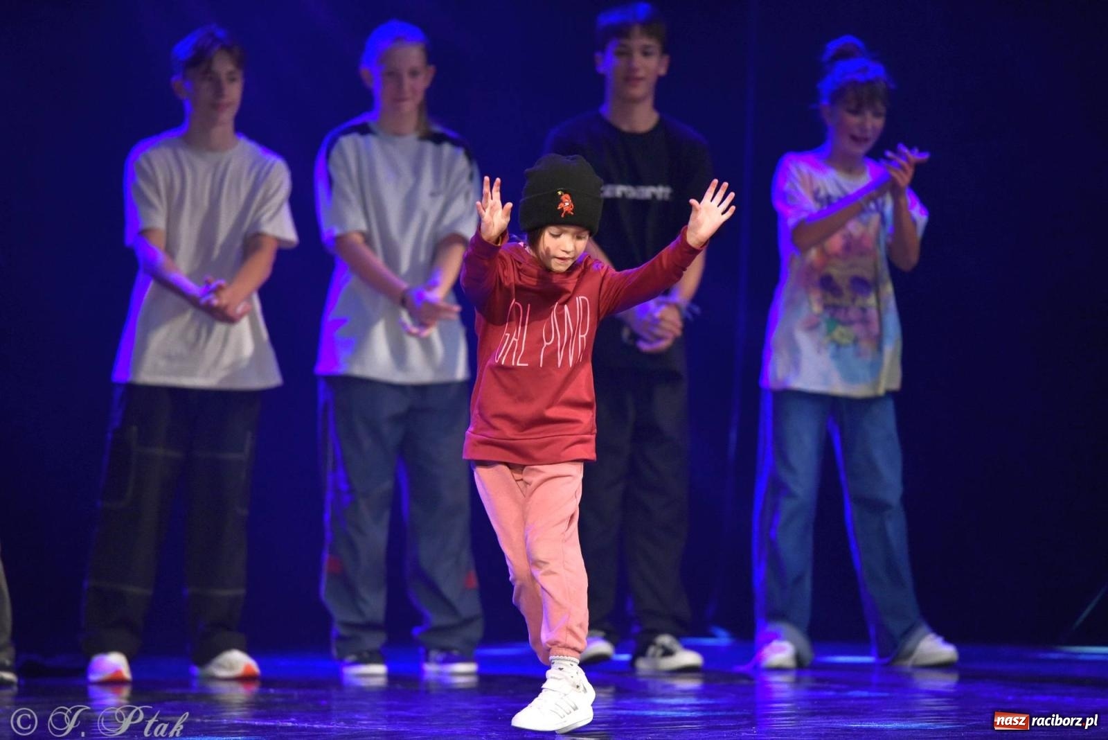 Zdjęcie w galerii na portalu naszraciborz.pl: Wielkie show w RCK-u. XII Gala Zespołu Tanecznego SKAZA [FOTO i WIDEO] wiadomości z regionu