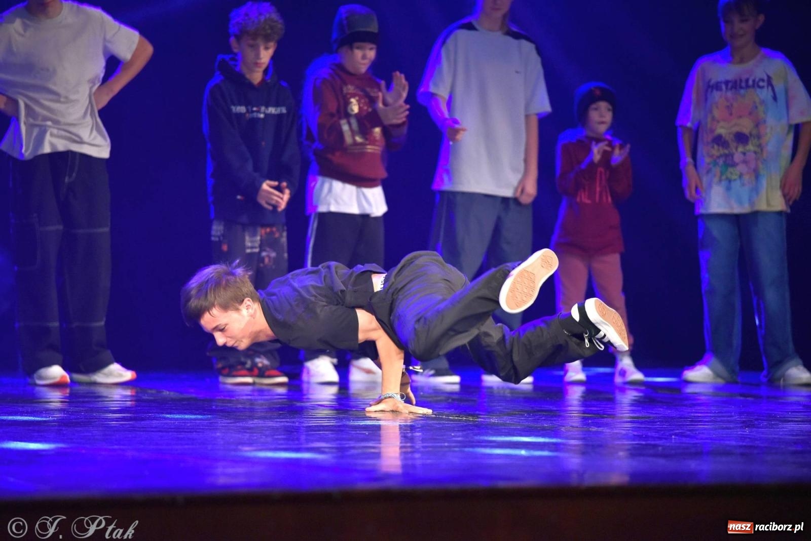 Zdjęcie w galerii na portalu naszraciborz.pl: Wielkie show w RCK-u. XII Gala Zespołu Tanecznego SKAZA [FOTO i WIDEO] wiadomości z regionu