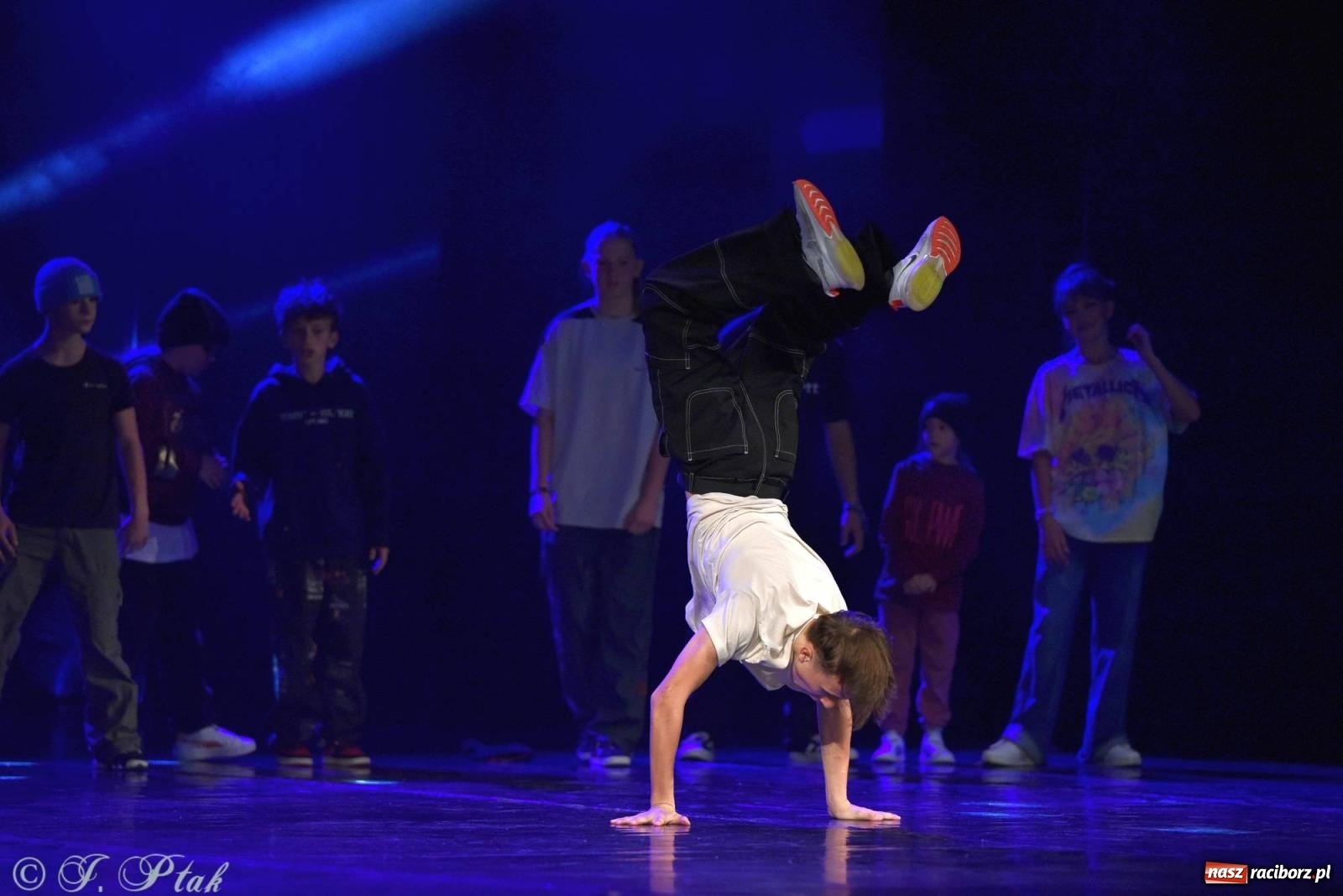 Zdjęcie w galerii na portalu naszraciborz.pl: Wielkie show w RCK-u. XII Gala Zespołu Tanecznego SKAZA [FOTO i WIDEO] wiadomości z regionu