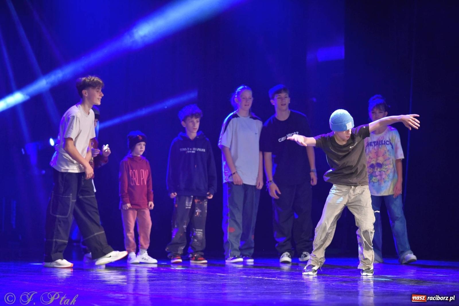 Zdjęcie w galerii na portalu naszraciborz.pl: Wielkie show w RCK-u. XII Gala Zespołu Tanecznego SKAZA [FOTO i WIDEO] wiadomości z regionu