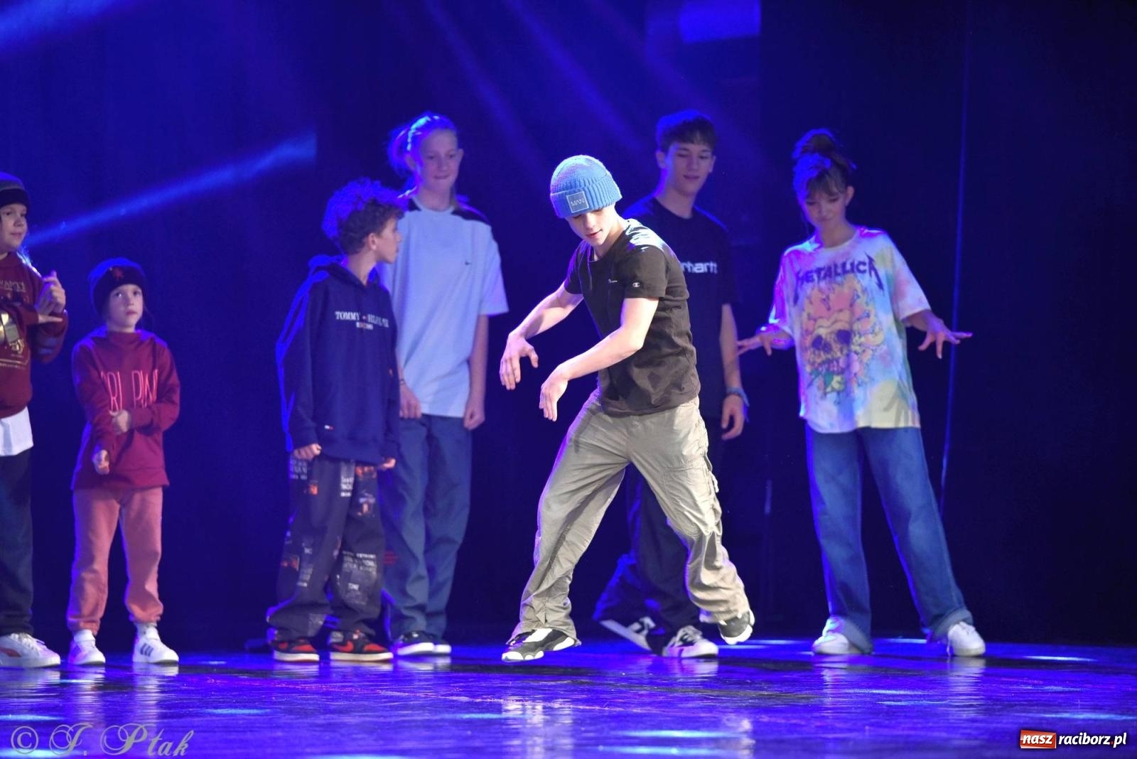 Zdjęcie w galerii na portalu naszraciborz.pl: Wielkie show w RCK-u. XII Gala Zespołu Tanecznego SKAZA [FOTO i WIDEO] wiadomości z regionu