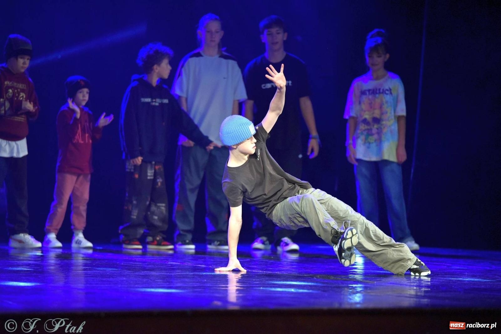 Zdjęcie w galerii na portalu naszraciborz.pl: Wielkie show w RCK-u. XII Gala Zespołu Tanecznego SKAZA [FOTO i WIDEO] wiadomości z regionu