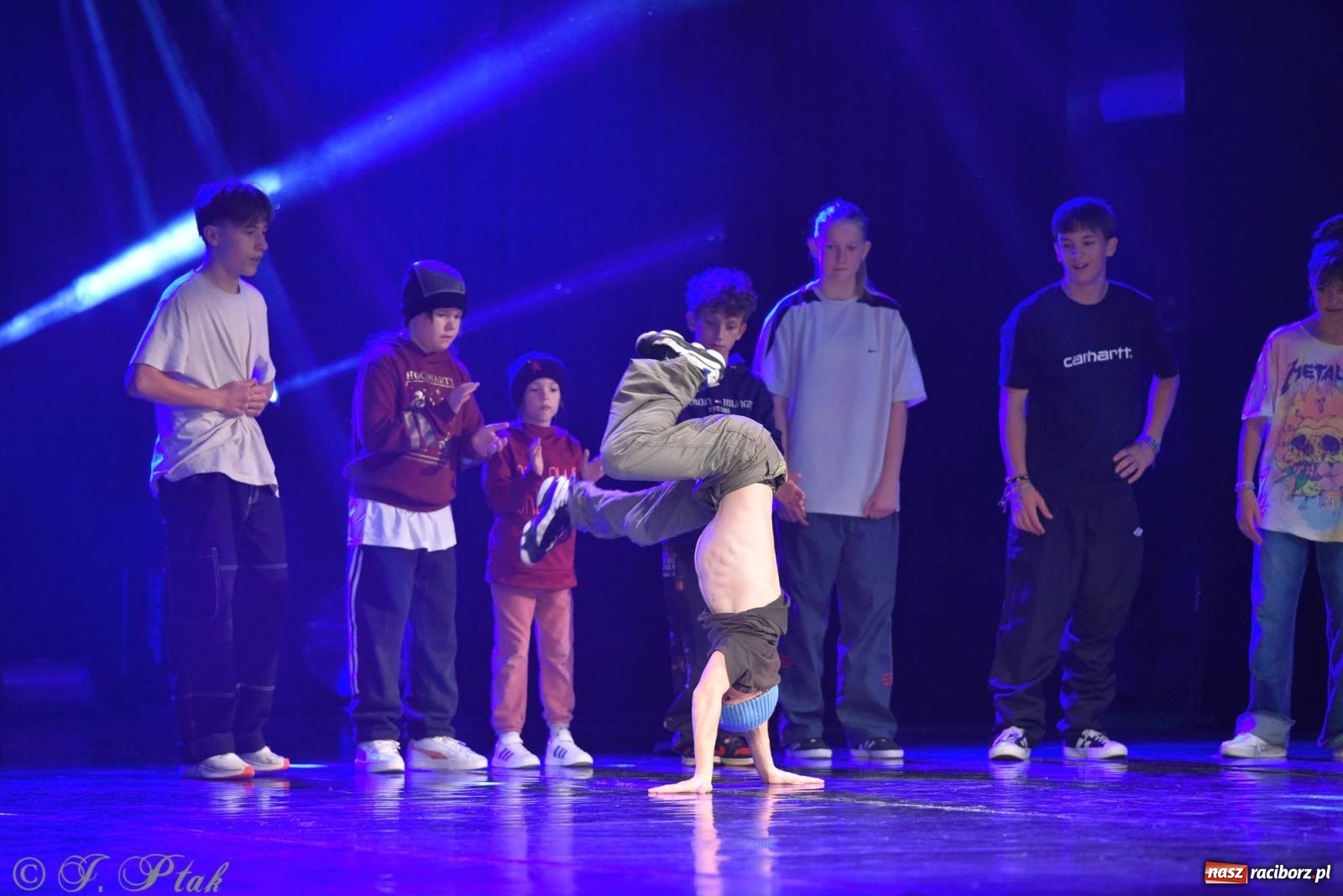 Zdjęcie w galerii na portalu naszraciborz.pl: Wielkie show w RCK-u. XII Gala Zespołu Tanecznego SKAZA [FOTO i WIDEO] wiadomości z regionu