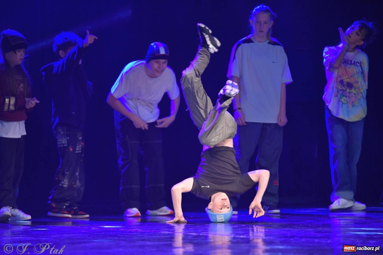 Zdjęcie w galerii na portalu naszraciborz.pl: Wielkie show w RCK-u. XII Gala Zespołu Tanecznego SKAZA [FOTO i WIDEO] wiadomości z regionu