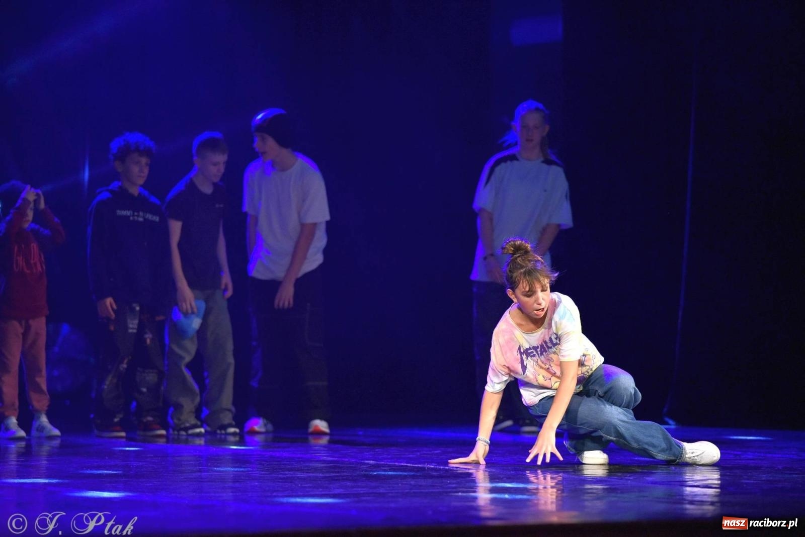 Zdjęcie w galerii na portalu naszraciborz.pl: Wielkie show w RCK-u. XII Gala Zespołu Tanecznego SKAZA [FOTO i WIDEO] wiadomości z regionu