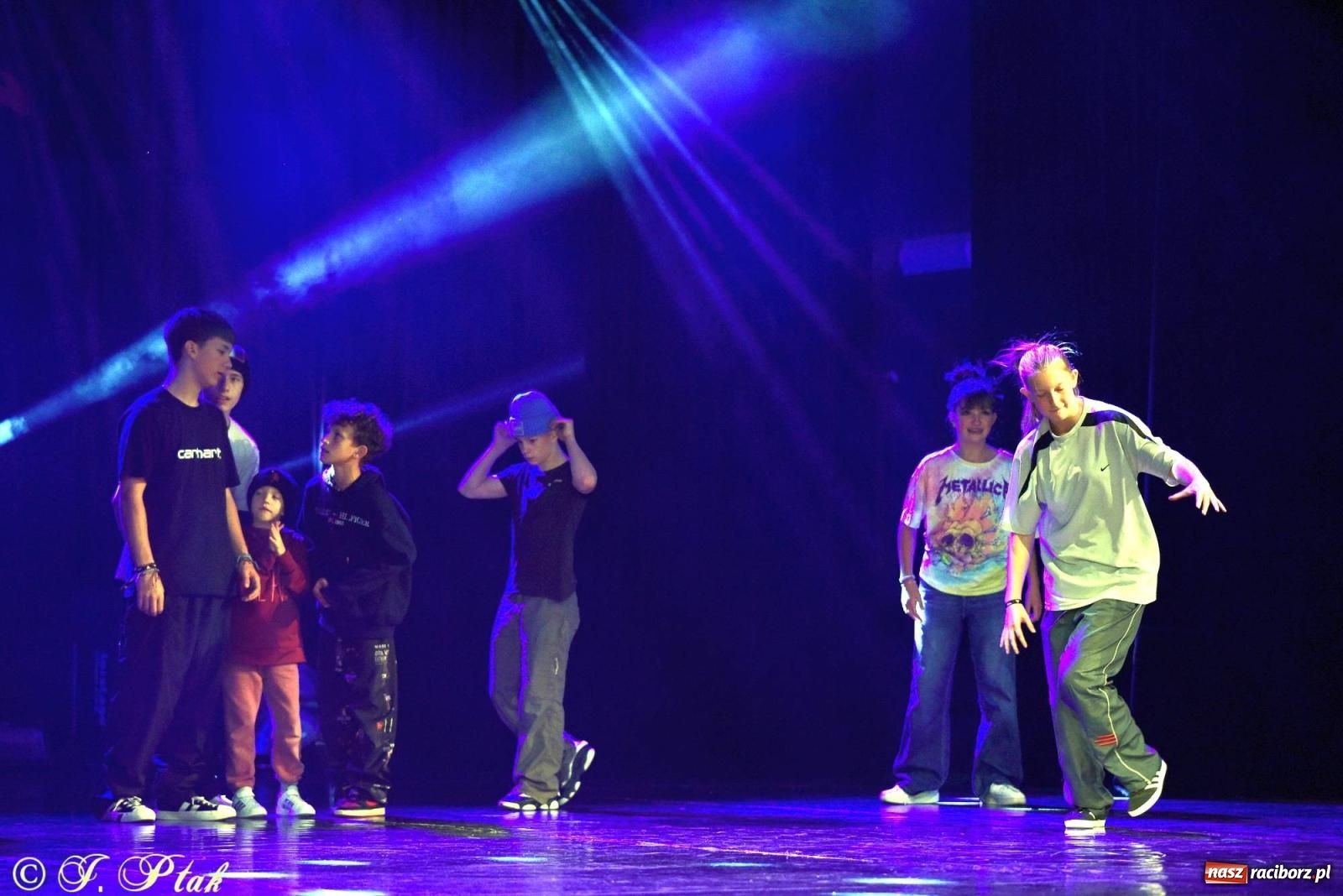 Zdjęcie w galerii na portalu naszraciborz.pl: Wielkie show w RCK-u. XII Gala Zespołu Tanecznego SKAZA [FOTO i WIDEO] wiadomości z regionu