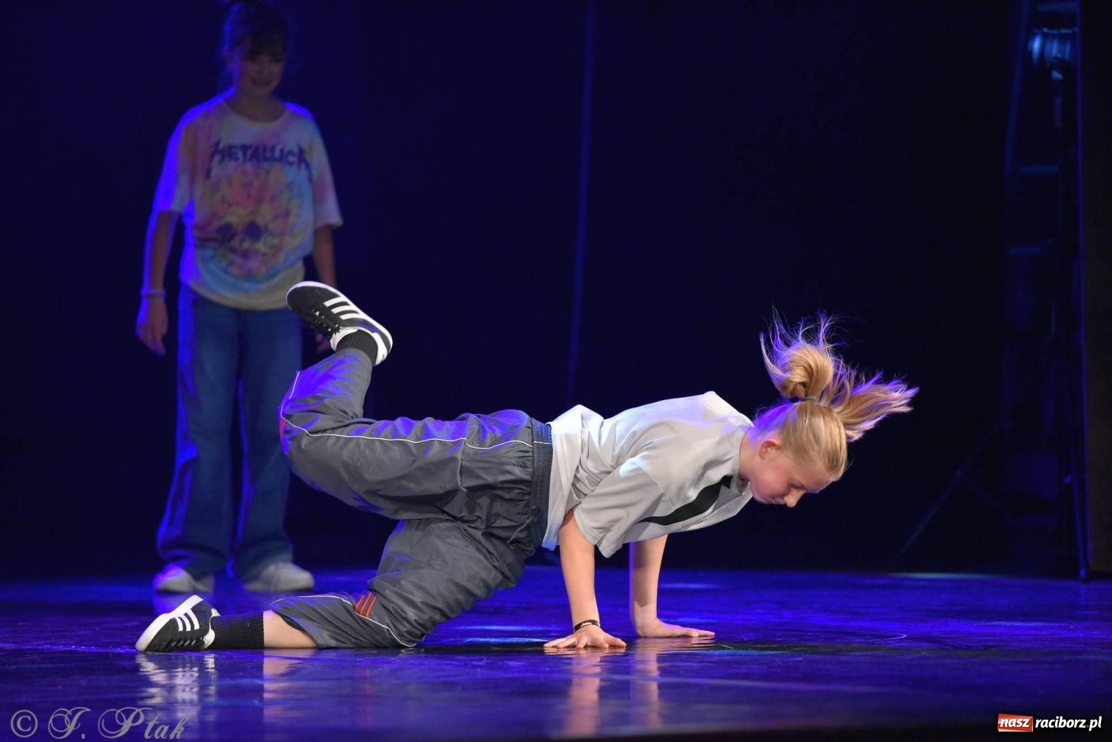 Zdjęcie w galerii na portalu naszraciborz.pl: Wielkie show w RCK-u. XII Gala Zespołu Tanecznego SKAZA [FOTO i WIDEO] wiadomości z regionu