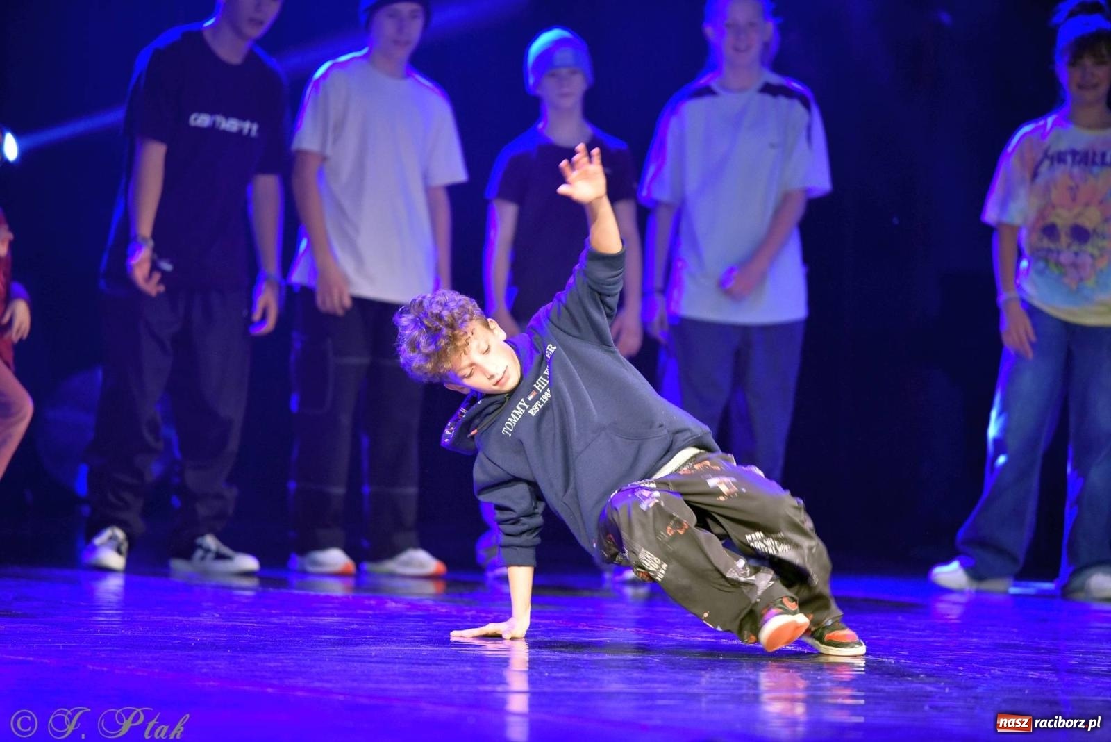 Zdjęcie w galerii na portalu naszraciborz.pl: Wielkie show w RCK-u. XII Gala Zespołu Tanecznego SKAZA [FOTO i WIDEO] wiadomości z regionu