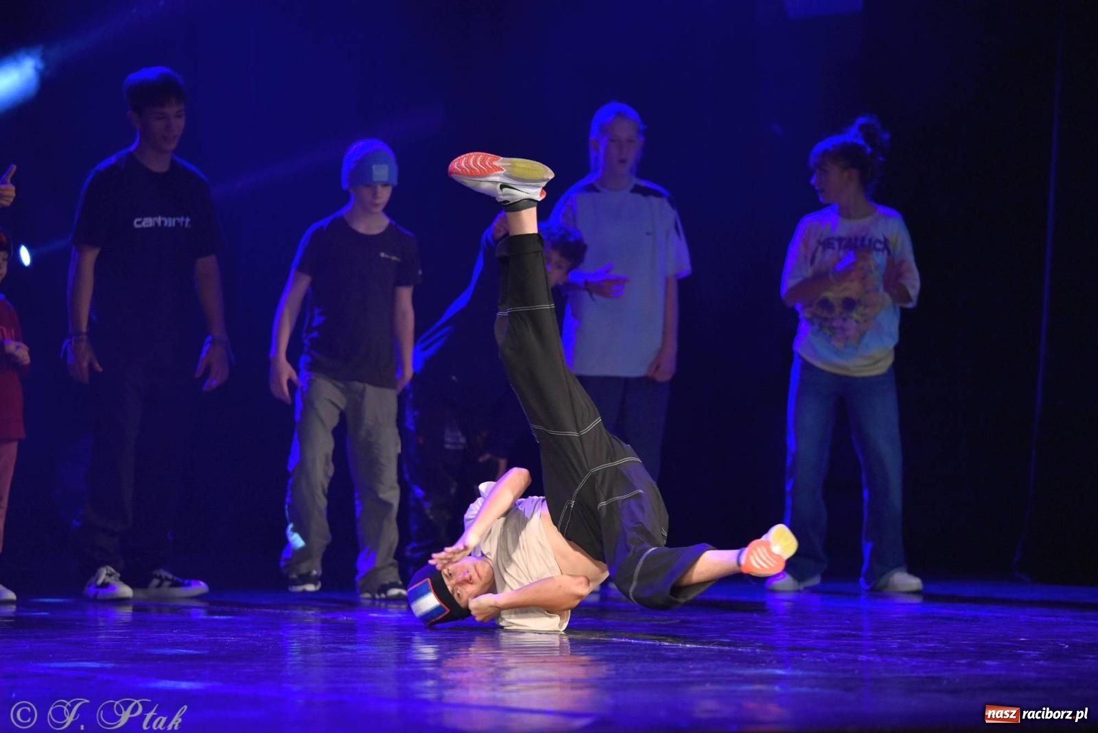 Zdjęcie w galerii na portalu naszraciborz.pl: Wielkie show w RCK-u. XII Gala Zespołu Tanecznego SKAZA [FOTO i WIDEO] wiadomości z regionu