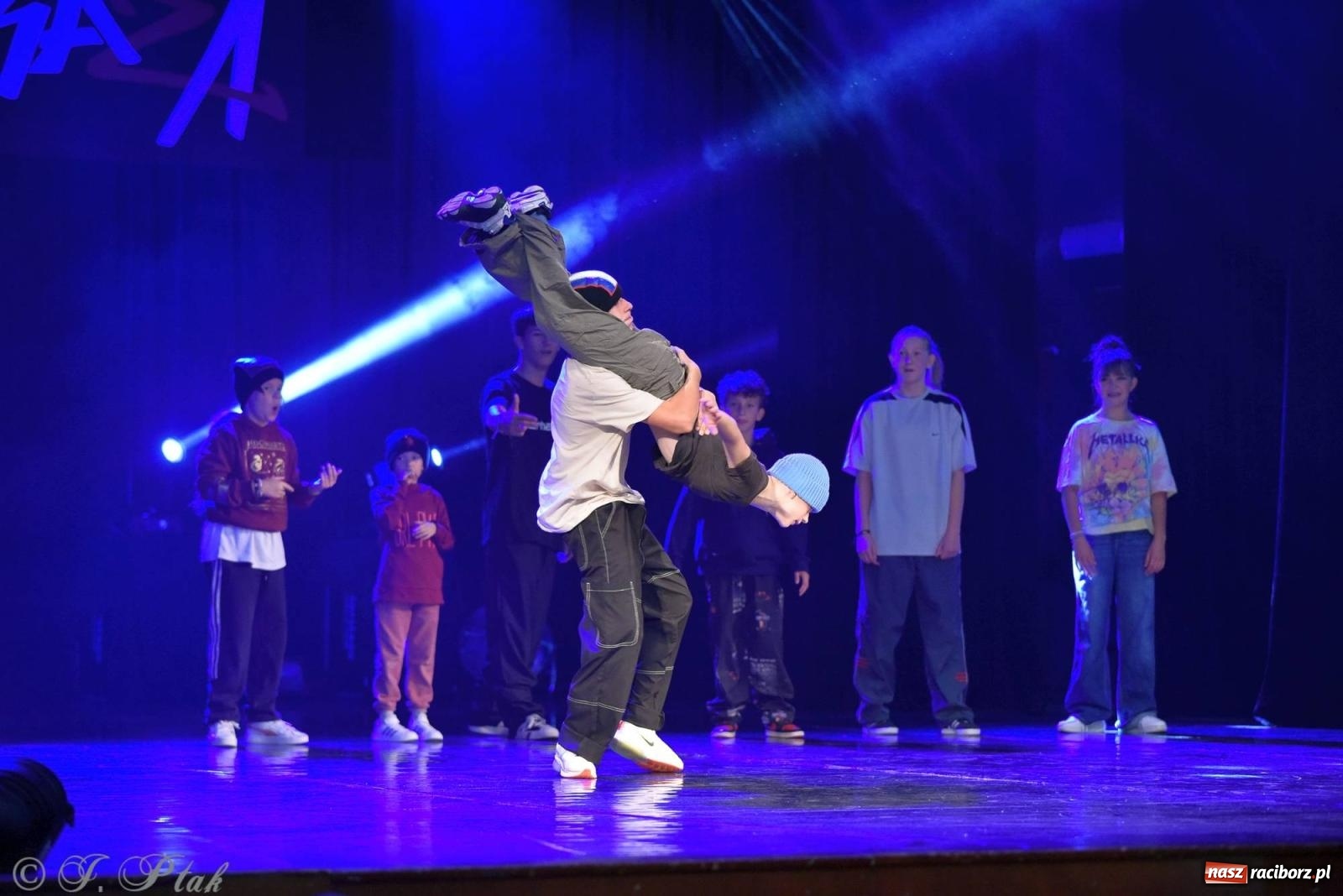 Zdjęcie w galerii na portalu naszraciborz.pl: Wielkie show w RCK-u. XII Gala Zespołu Tanecznego SKAZA [FOTO i WIDEO] wiadomości z regionu