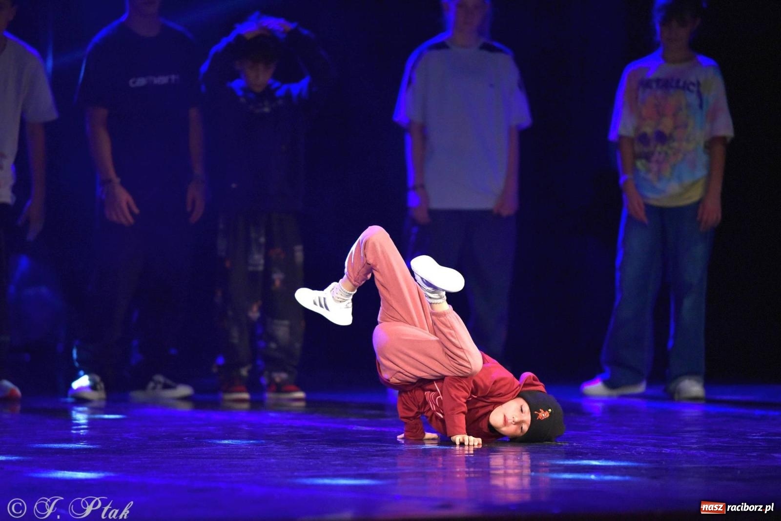 Zdjęcie w galerii na portalu naszraciborz.pl: Wielkie show w RCK-u. XII Gala Zespołu Tanecznego SKAZA [FOTO i WIDEO] wiadomości z regionu