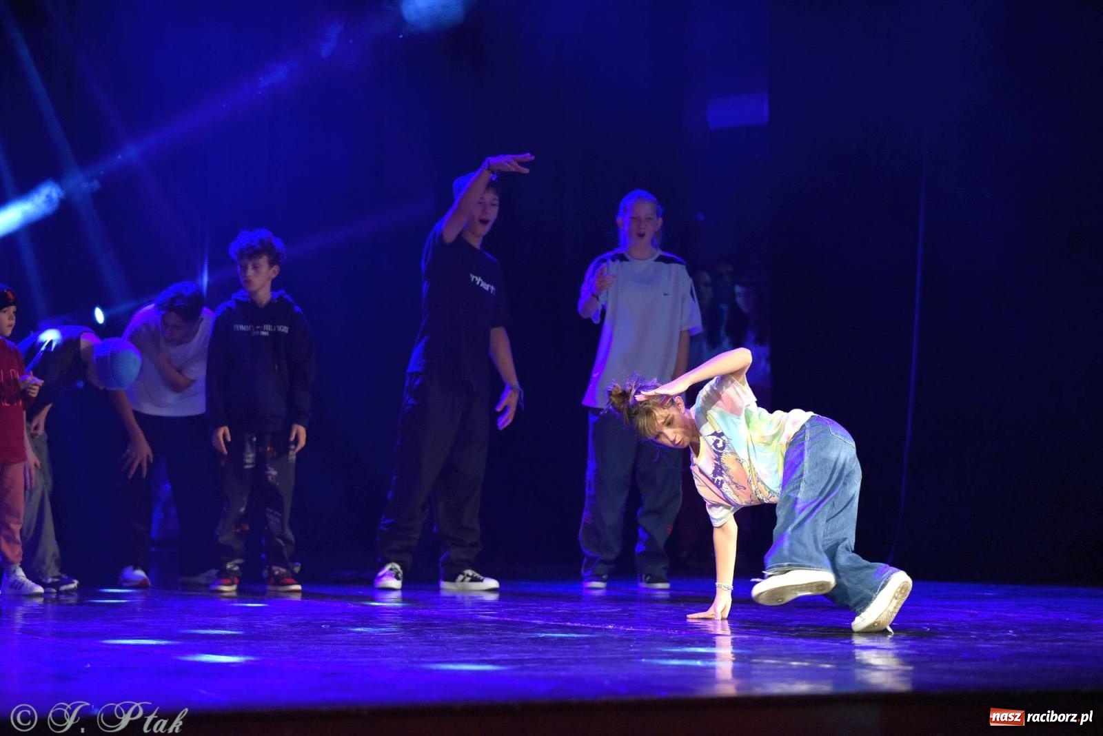 Zdjęcie w galerii na portalu naszraciborz.pl: Wielkie show w RCK-u. XII Gala Zespołu Tanecznego SKAZA [FOTO i WIDEO] wiadomości z regionu