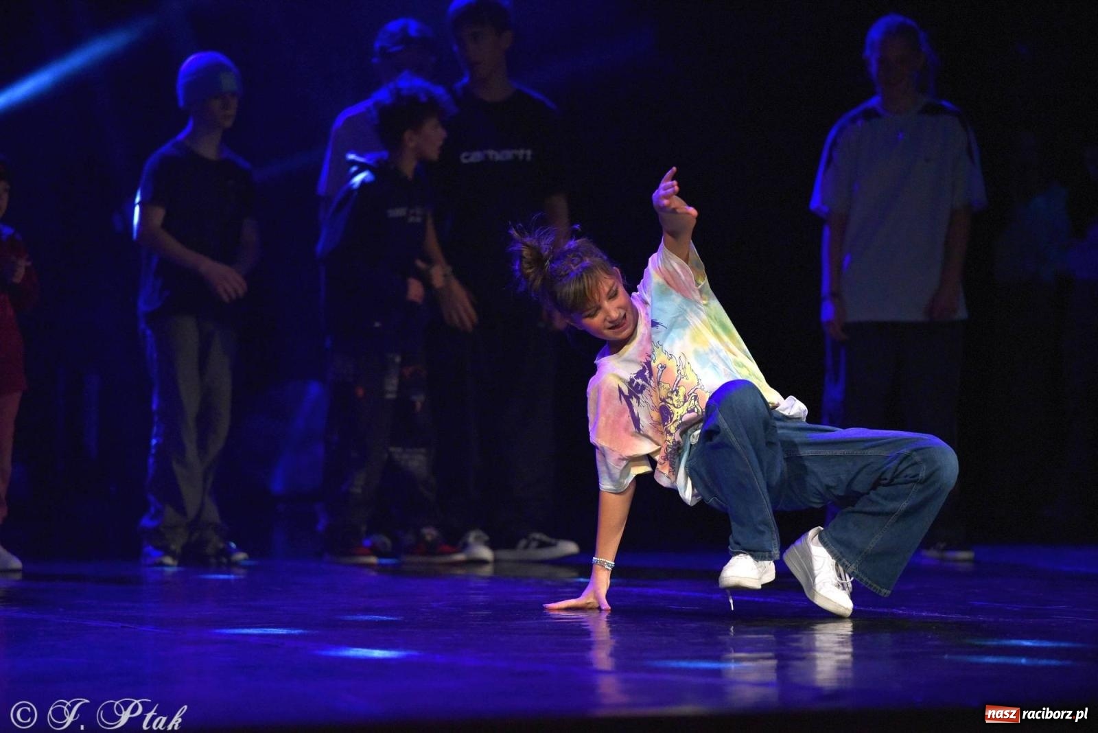 Zdjęcie w galerii na portalu naszraciborz.pl: Wielkie show w RCK-u. XII Gala Zespołu Tanecznego SKAZA [FOTO i WIDEO] wiadomości z regionu