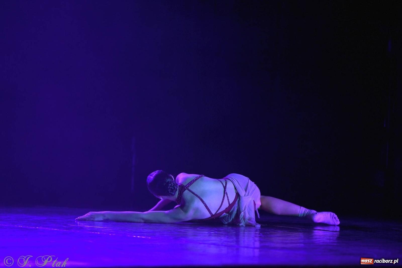 Zdjęcie w galerii na portalu naszraciborz.pl: Wielkie show w RCK-u. XII Gala Zespołu Tanecznego SKAZA [FOTO i WIDEO] wiadomości z regionu