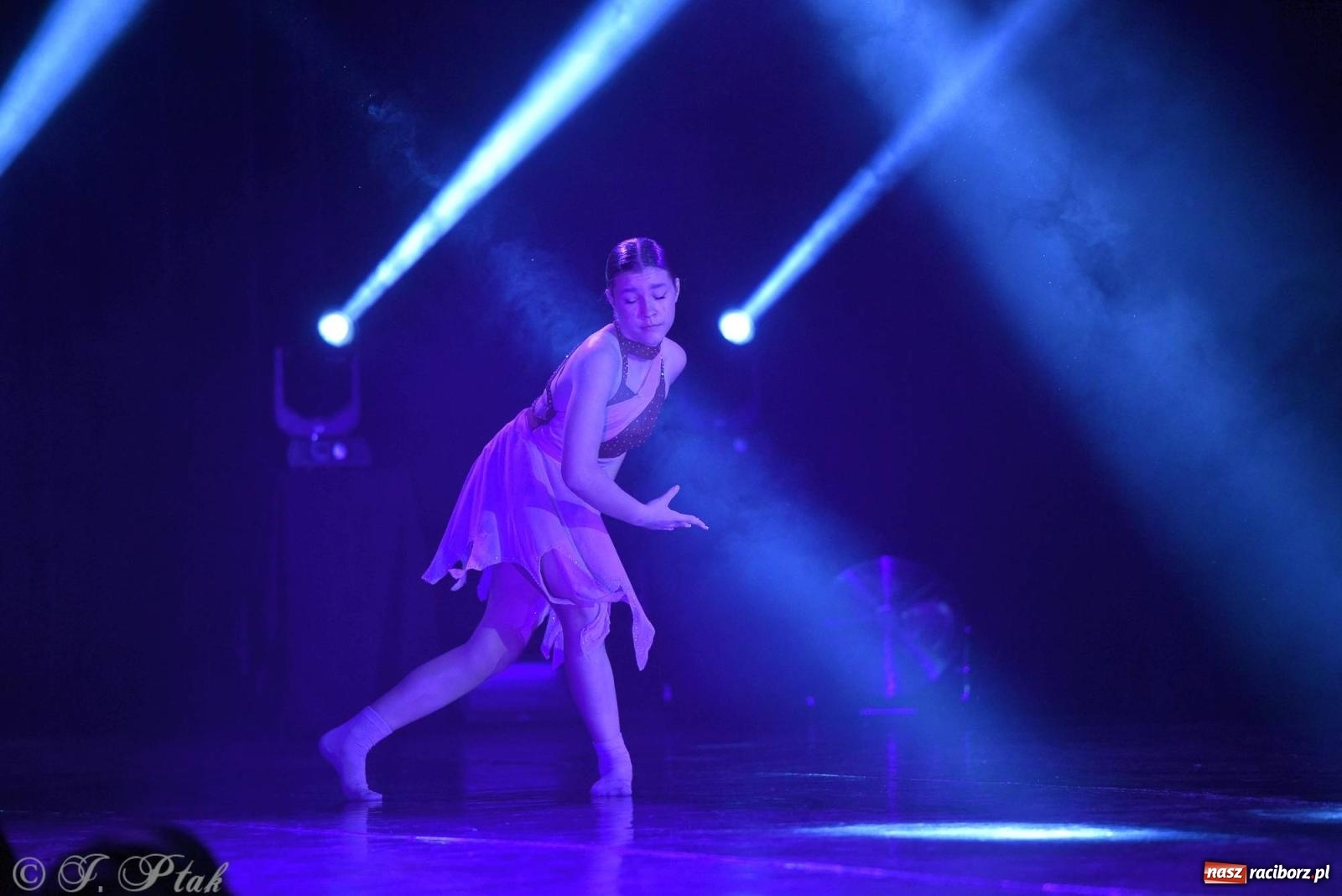 Zdjęcie w galerii na portalu naszraciborz.pl: Wielkie show w RCK-u. XII Gala Zespołu Tanecznego SKAZA [FOTO i WIDEO] wiadomości z regionu