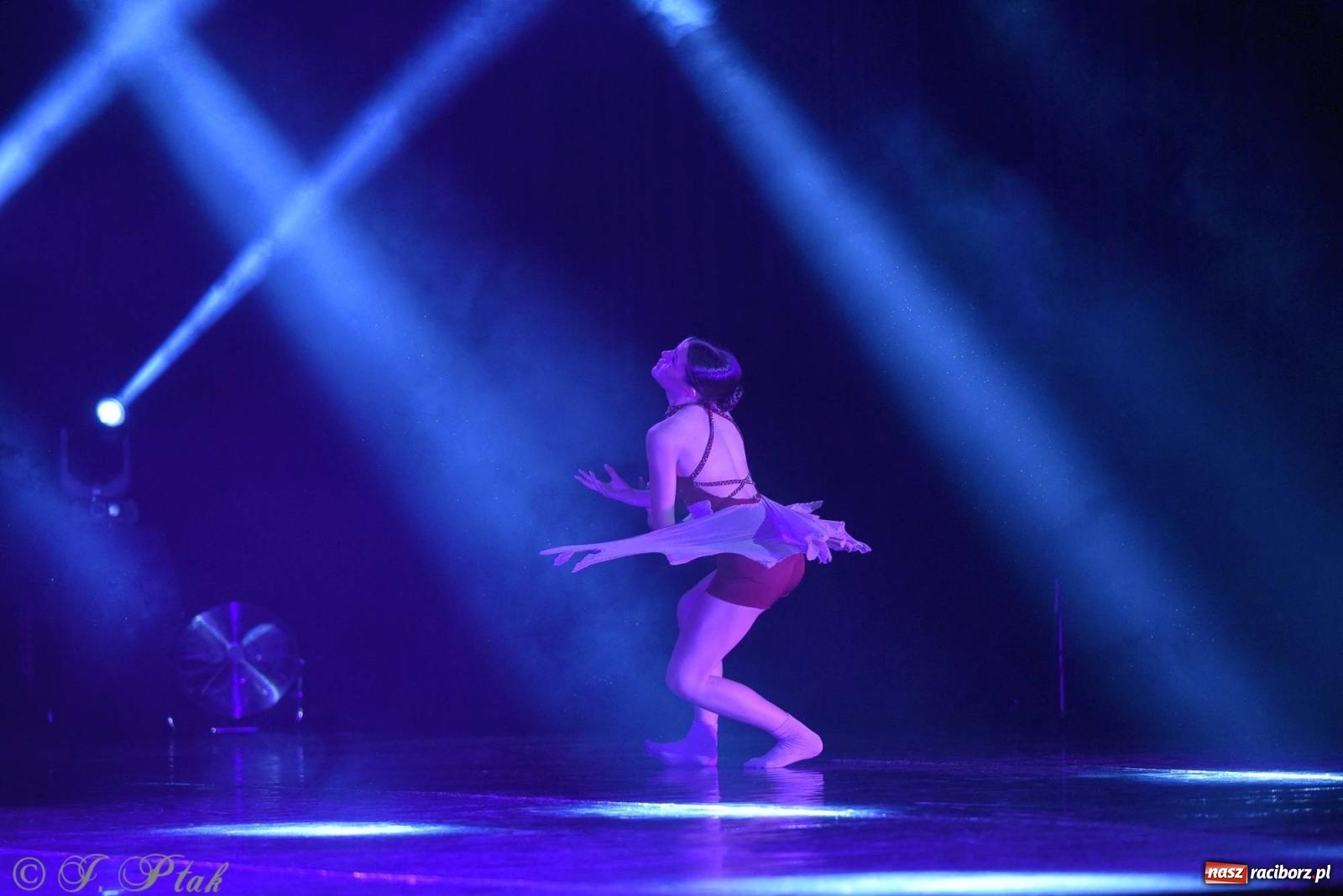 Zdjęcie w galerii na portalu naszraciborz.pl: Wielkie show w RCK-u. XII Gala Zespołu Tanecznego SKAZA [FOTO i WIDEO] wiadomości z regionu