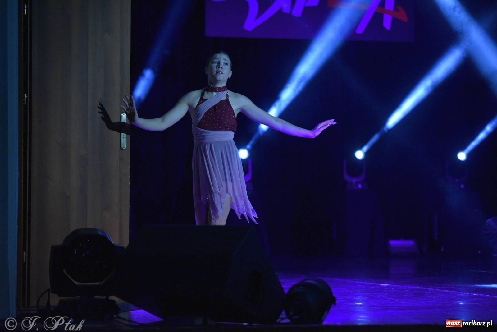 Zdjęcie w galerii na portalu naszraciborz.pl: Wielkie show w RCK-u. XII Gala Zespołu Tanecznego SKAZA [FOTO i WIDEO] wiadomości z regionu