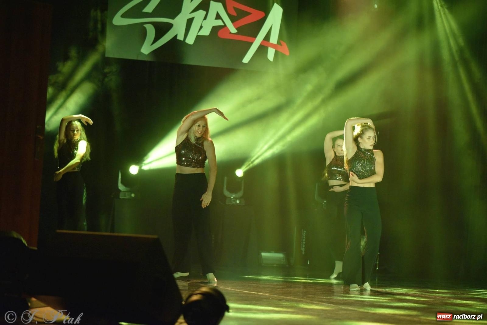 Zdjęcie w galerii na portalu naszraciborz.pl: Wielkie show w RCK-u. XII Gala Zespołu Tanecznego SKAZA [FOTO i WIDEO] wiadomości z regionu