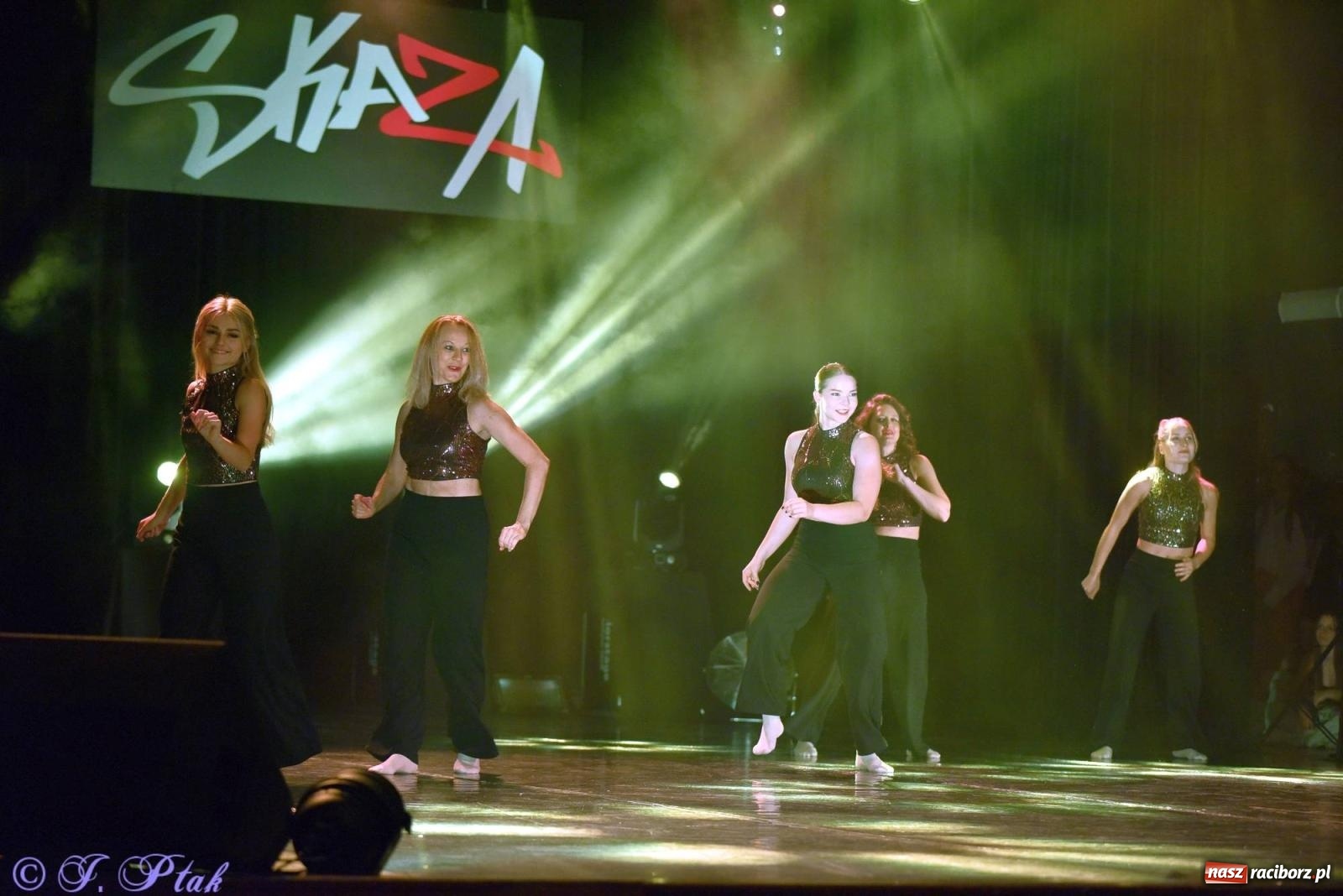 Zdjęcie w galerii na portalu naszraciborz.pl: Wielkie show w RCK-u. XII Gala Zespołu Tanecznego SKAZA [FOTO i WIDEO] wiadomości z regionu