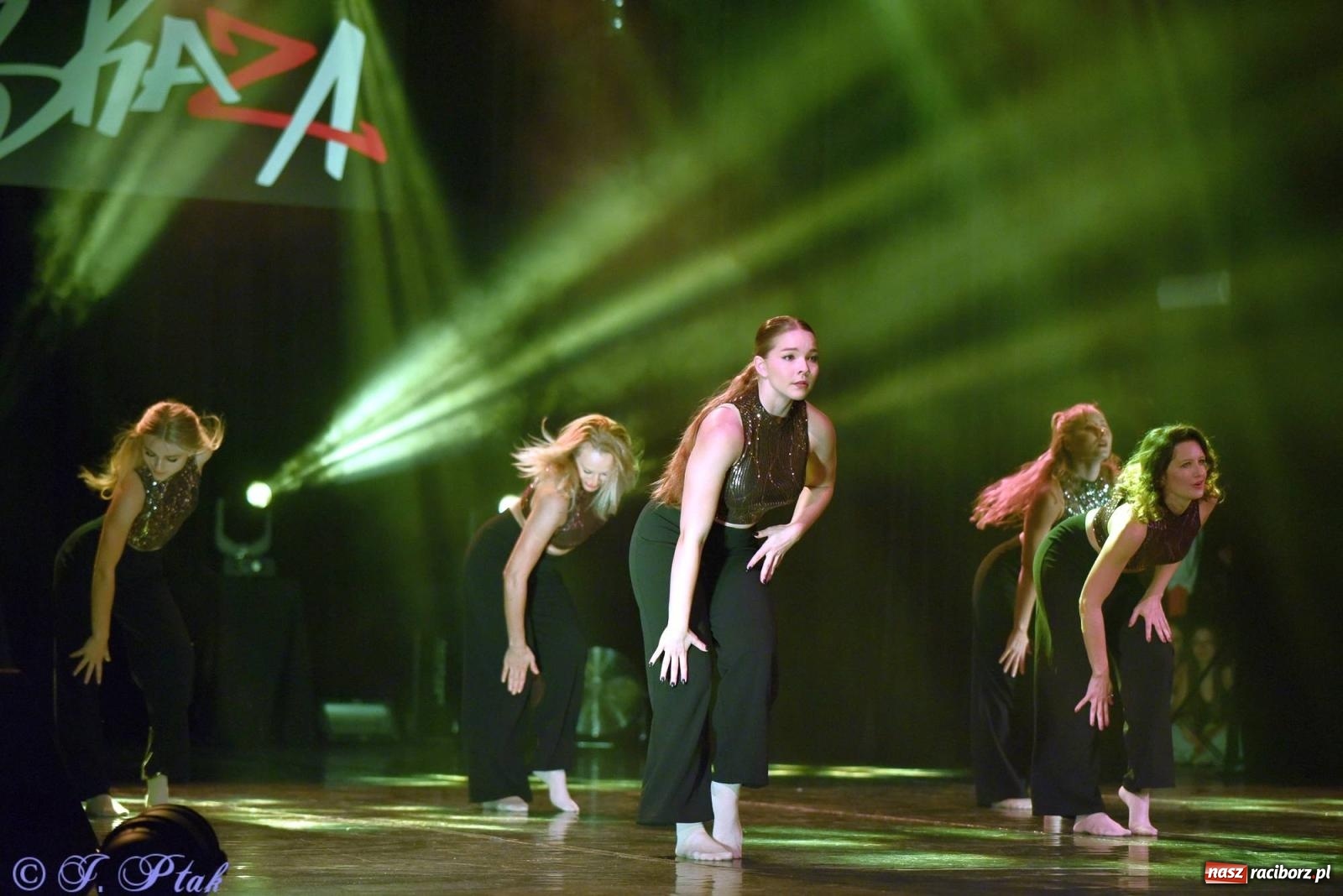 Zdjęcie w galerii na portalu naszraciborz.pl: Wielkie show w RCK-u. XII Gala Zespołu Tanecznego SKAZA [FOTO i WIDEO] wiadomości z regionu