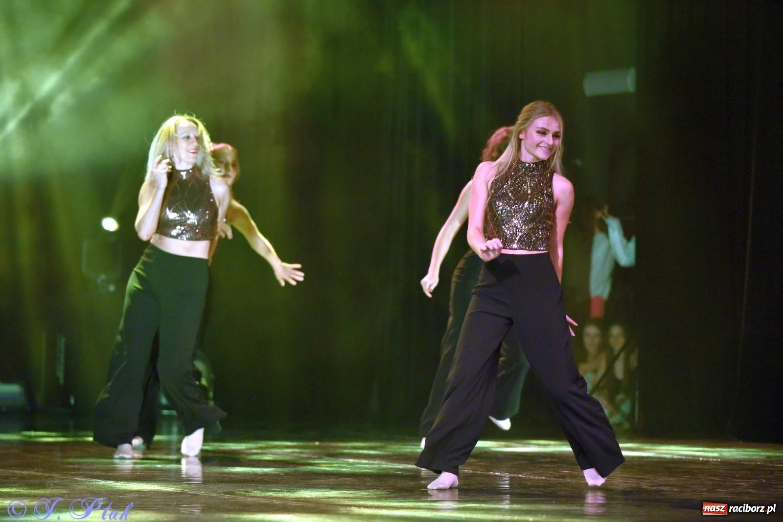 Zdjęcie w galerii na portalu naszraciborz.pl: Wielkie show w RCK-u. XII Gala Zespołu Tanecznego SKAZA [FOTO i WIDEO] wiadomości z regionu