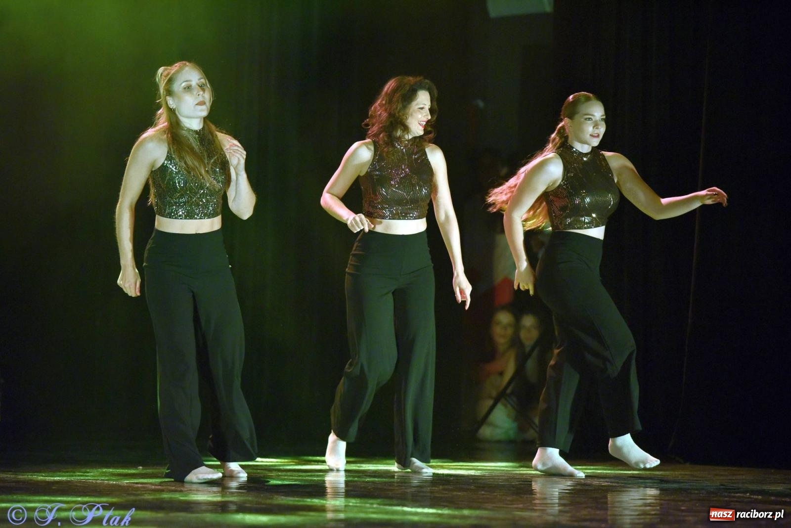 Zdjęcie w galerii na portalu naszraciborz.pl: Wielkie show w RCK-u. XII Gala Zespołu Tanecznego SKAZA [FOTO i WIDEO] wiadomości z regionu