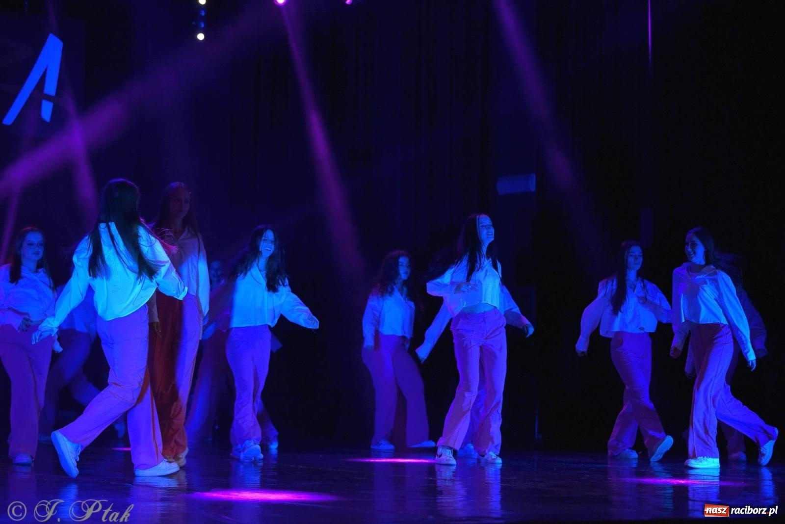 Zdjęcie w galerii na portalu naszraciborz.pl: Wielkie show w RCK-u. XII Gala Zespołu Tanecznego SKAZA [FOTO i WIDEO] wiadomości z regionu