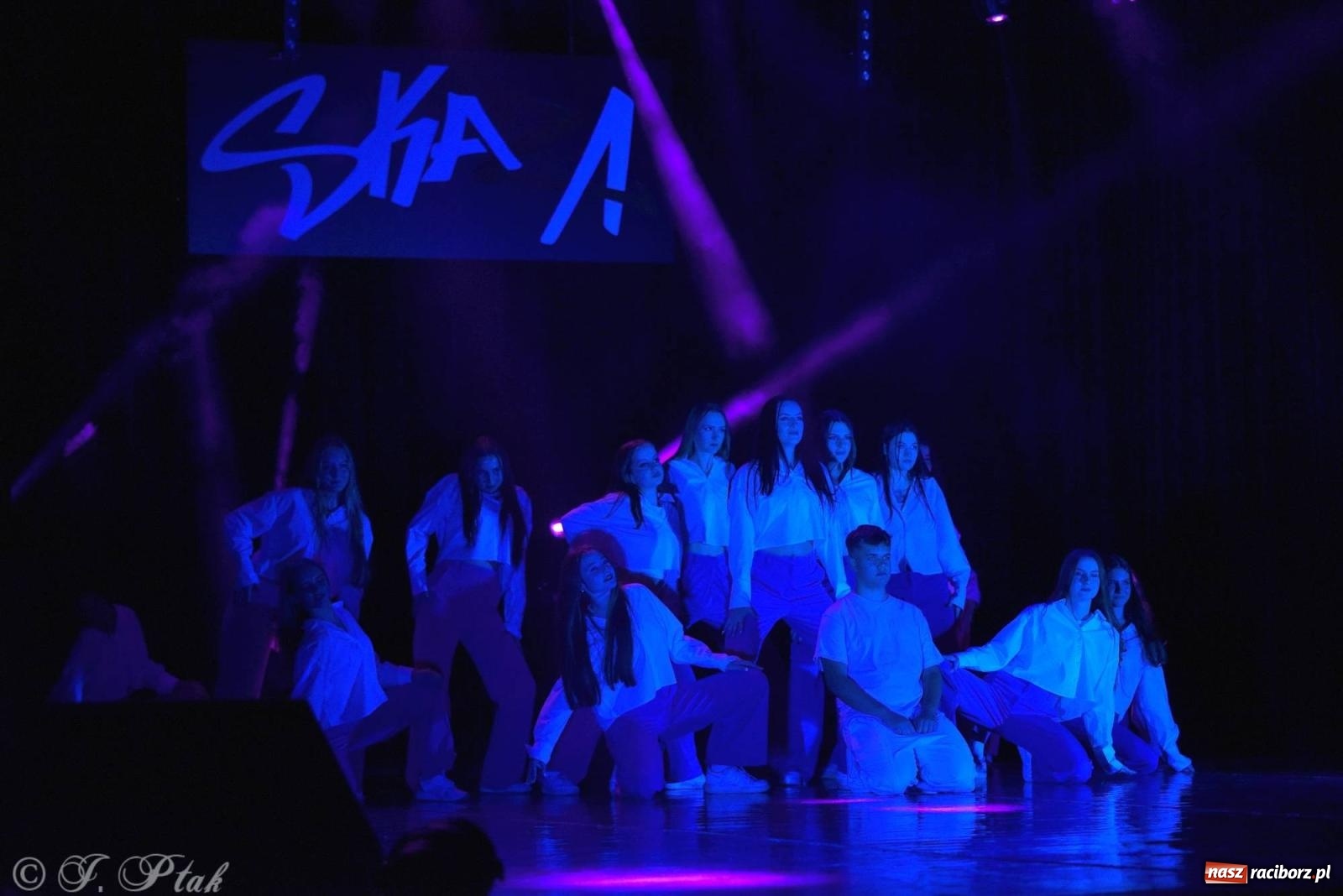 Zdjęcie w galerii na portalu naszraciborz.pl: Wielkie show w RCK-u. XII Gala Zespołu Tanecznego SKAZA [FOTO i WIDEO] wiadomości z regionu