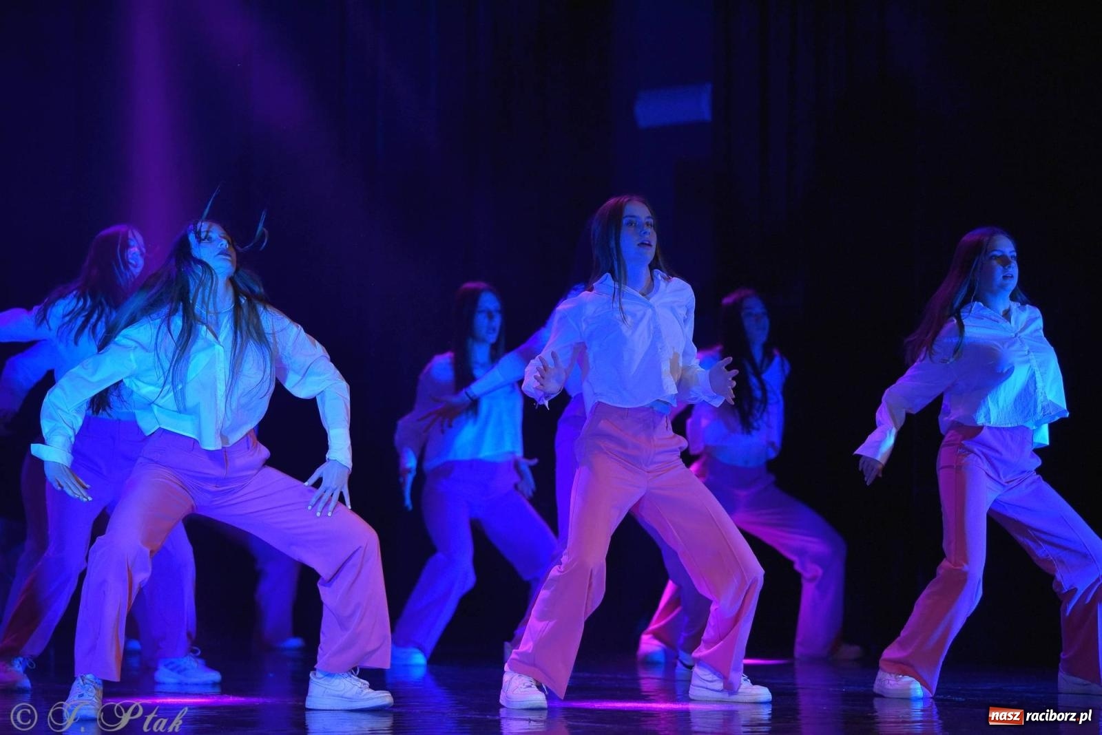 Zdjęcie w galerii na portalu naszraciborz.pl: Wielkie show w RCK-u. XII Gala Zespołu Tanecznego SKAZA [FOTO i WIDEO] wiadomości z regionu