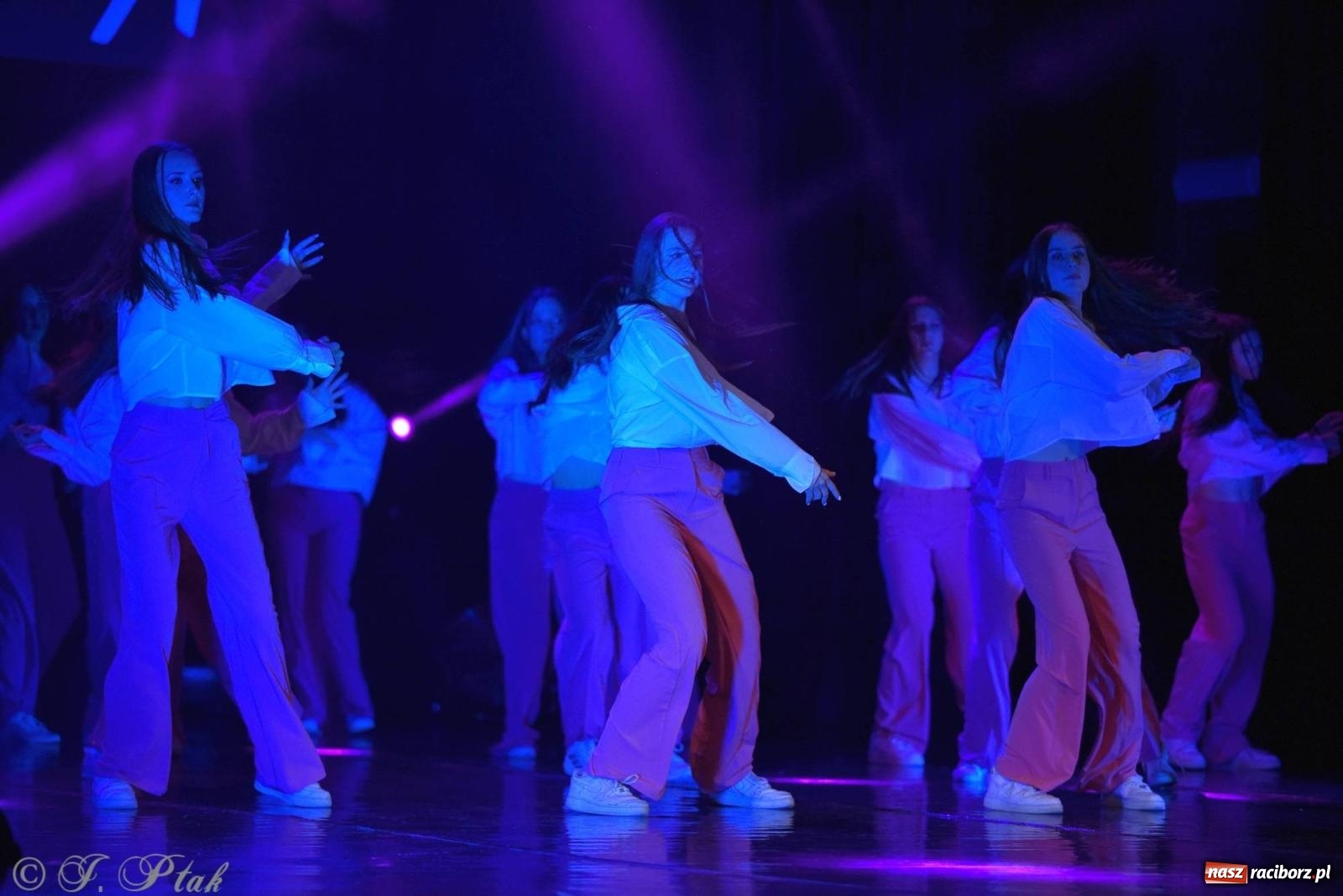 Zdjęcie w galerii na portalu naszraciborz.pl: Wielkie show w RCK-u. XII Gala Zespołu Tanecznego SKAZA [FOTO i WIDEO] wiadomości z regionu