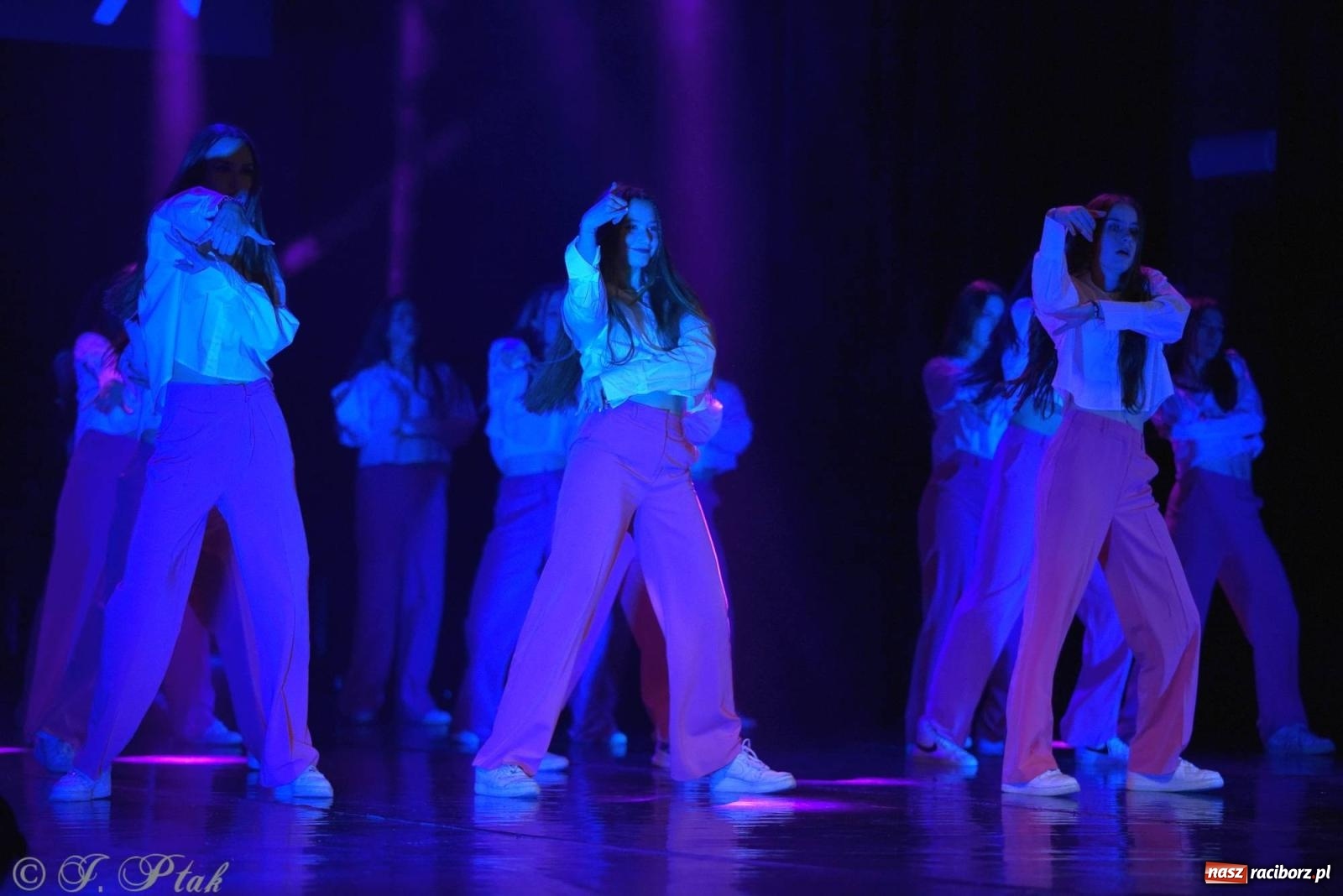 Zdjęcie w galerii na portalu naszraciborz.pl: Wielkie show w RCK-u. XII Gala Zespołu Tanecznego SKAZA [FOTO i WIDEO] wiadomości z regionu