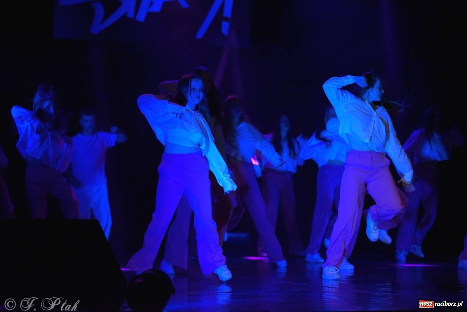 Zdjęcie w galerii na portalu naszraciborz.pl: Wielkie show w RCK-u. XII Gala Zespołu Tanecznego SKAZA [FOTO i WIDEO] wiadomości z regionu