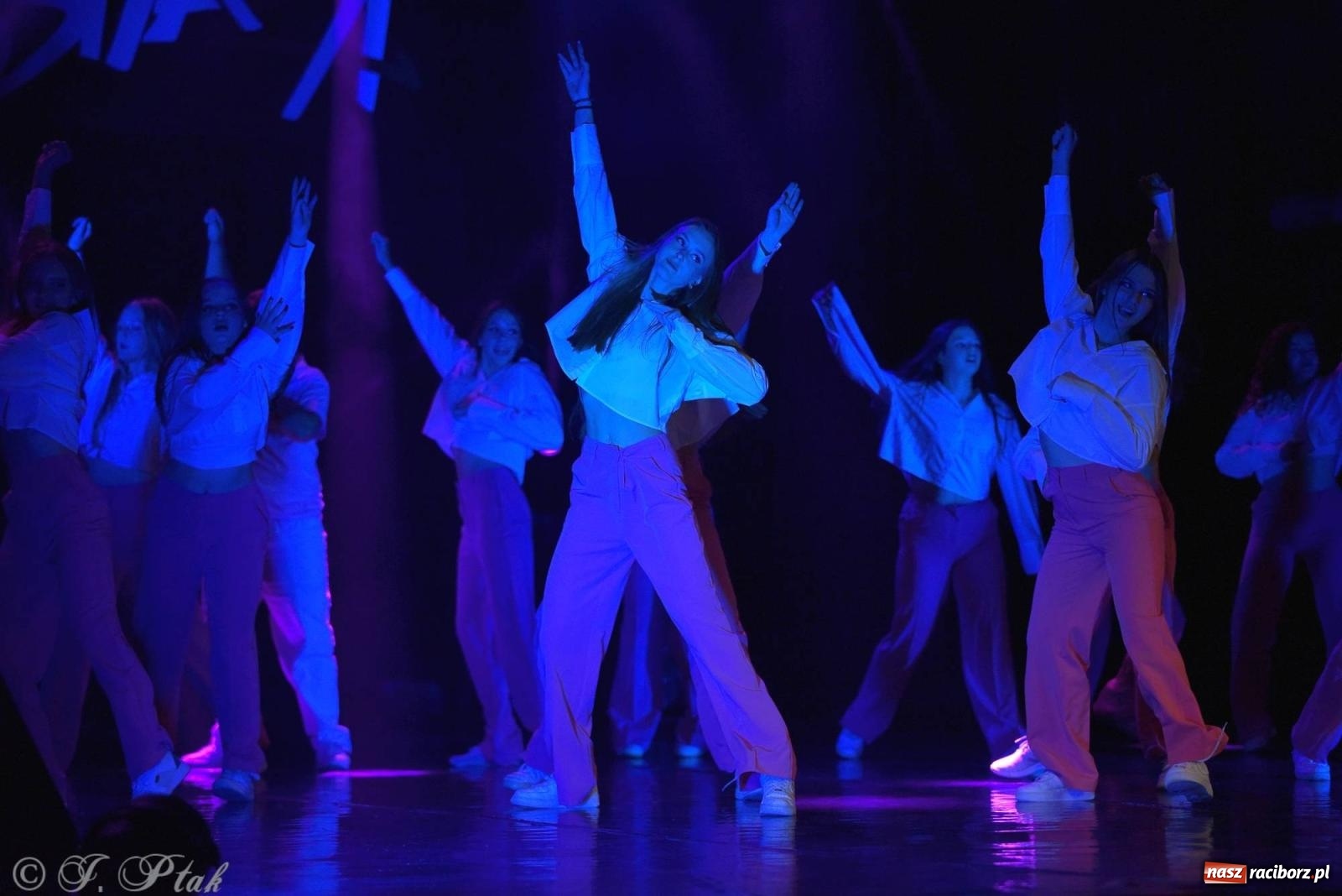 Zdjęcie w galerii na portalu naszraciborz.pl: Wielkie show w RCK-u. XII Gala Zespołu Tanecznego SKAZA [FOTO i WIDEO] wiadomości z regionu