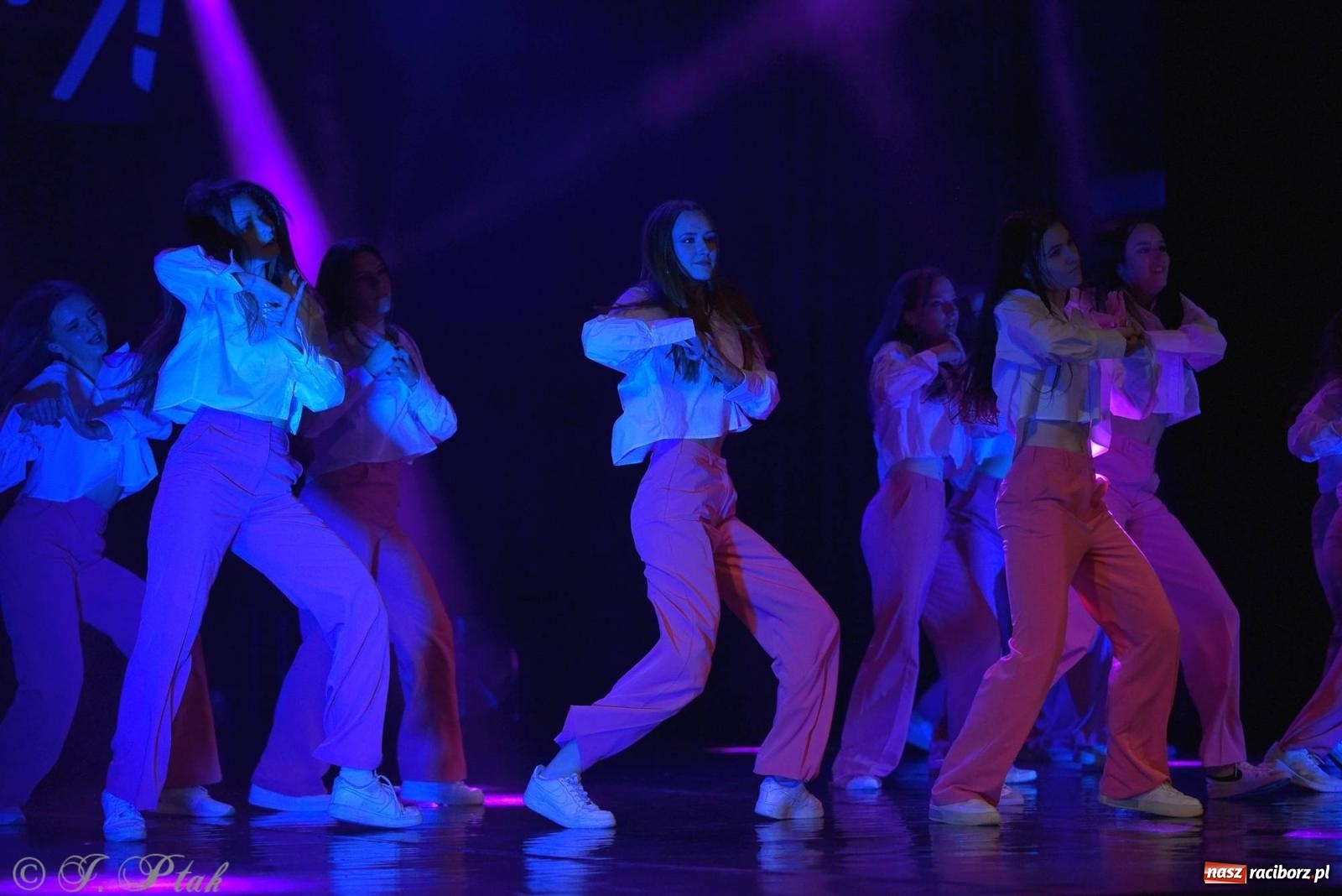 Zdjęcie w galerii na portalu naszraciborz.pl: Wielkie show w RCK-u. XII Gala Zespołu Tanecznego SKAZA [FOTO i WIDEO] wiadomości z regionu