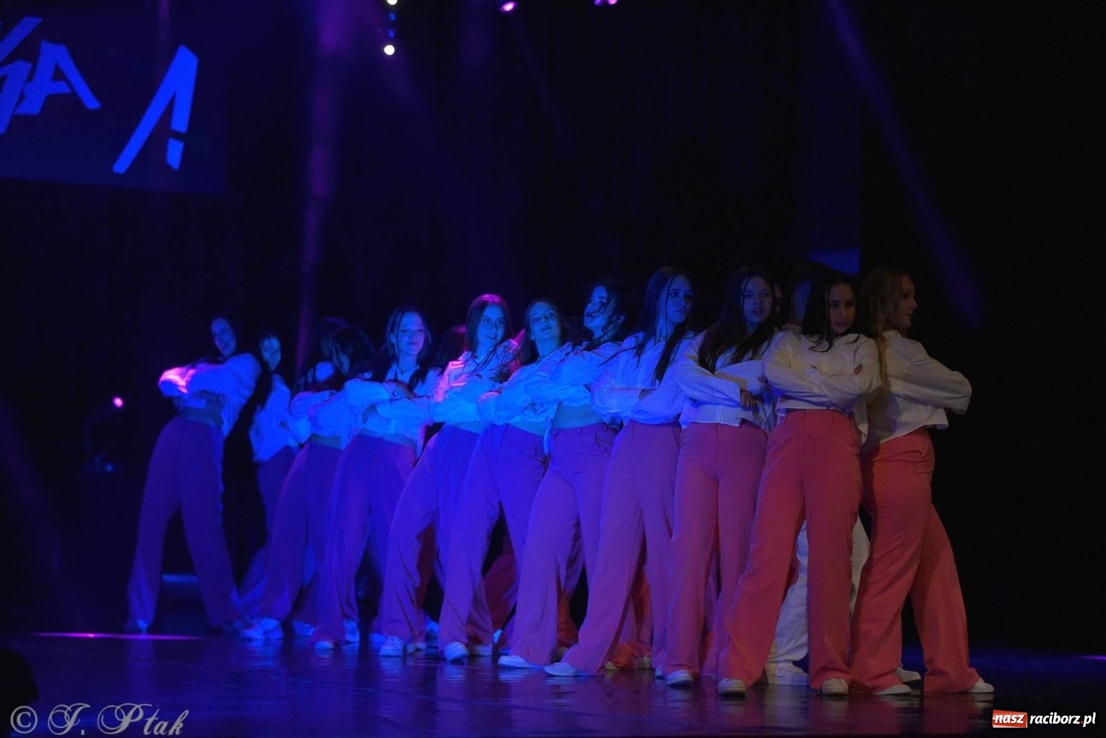 Zdjęcie w galerii na portalu naszraciborz.pl: Wielkie show w RCK-u. XII Gala Zespołu Tanecznego SKAZA [FOTO i WIDEO] wiadomości z regionu