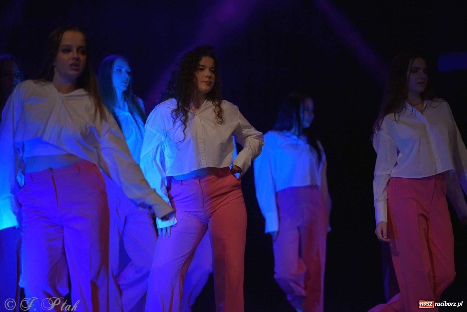 Zdjęcie w galerii na portalu naszraciborz.pl: Wielkie show w RCK-u. XII Gala Zespołu Tanecznego SKAZA [FOTO i WIDEO] wiadomości z regionu