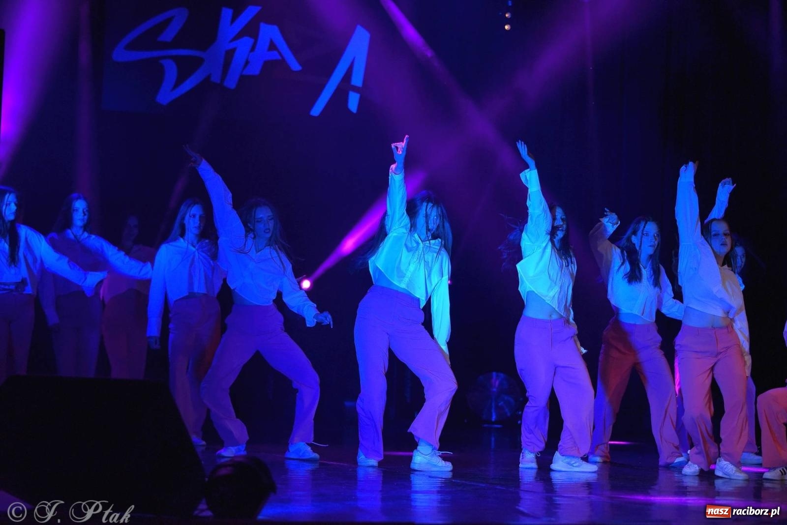 Zdjęcie w galerii na portalu naszraciborz.pl: Wielkie show w RCK-u. XII Gala Zespołu Tanecznego SKAZA [FOTO i WIDEO] wiadomości z regionu
