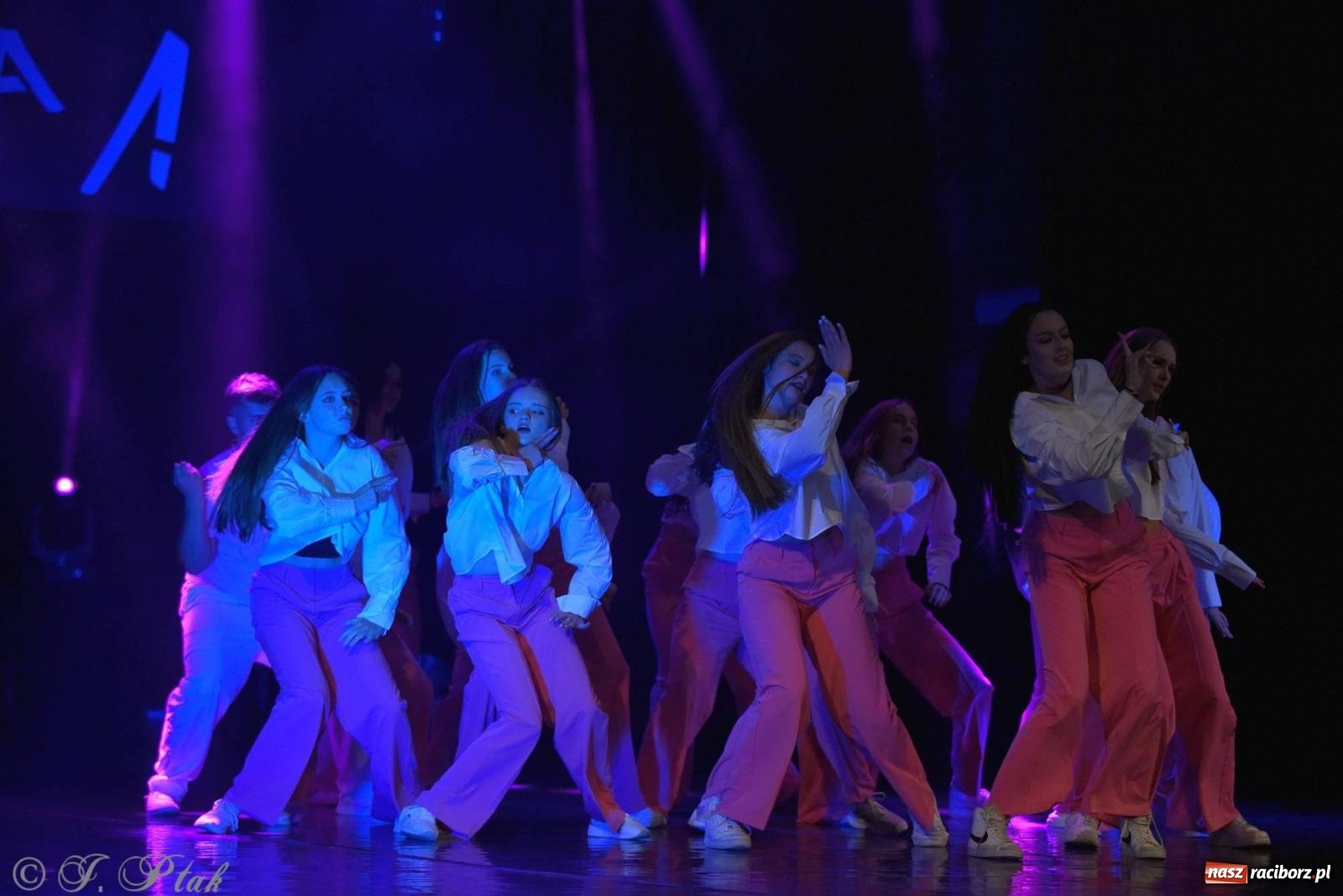 Zdjęcie w galerii na portalu naszraciborz.pl: Wielkie show w RCK-u. XII Gala Zespołu Tanecznego SKAZA [FOTO i WIDEO] wiadomości z regionu