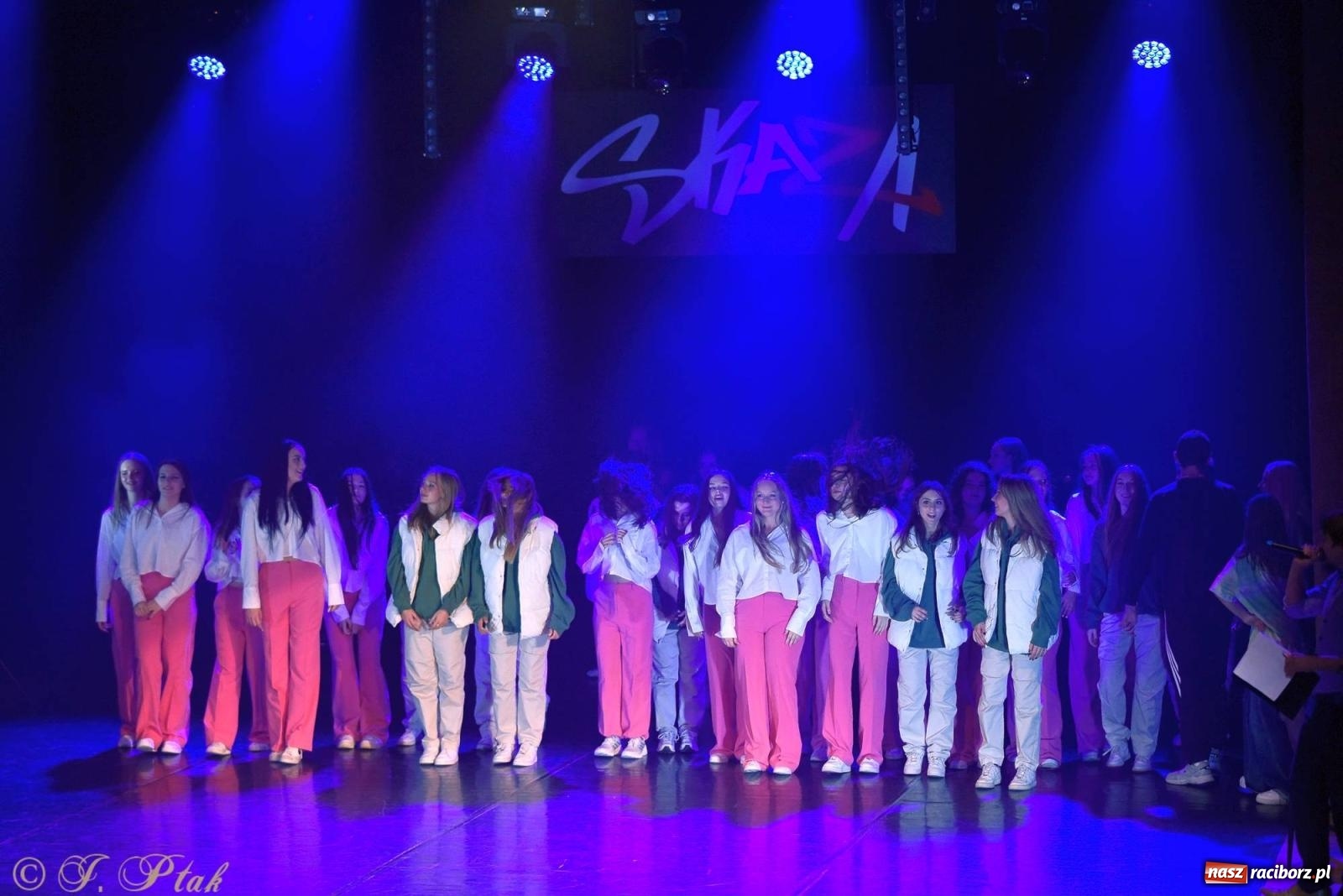 Zdjęcie w galerii na portalu naszraciborz.pl: Wielkie show w RCK-u. XII Gala Zespołu Tanecznego SKAZA [FOTO i WIDEO] wiadomości z regionu